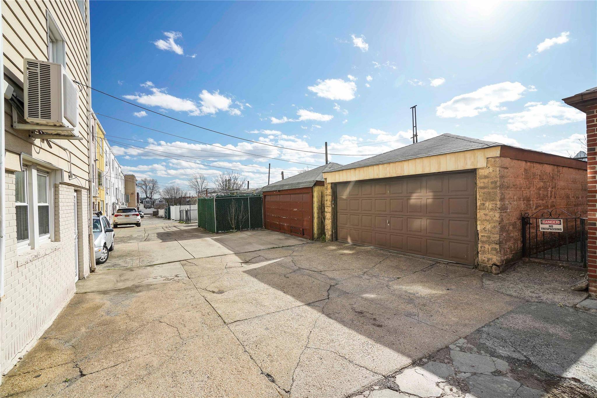 Maspeth, NY 11378,53-24 66 ST