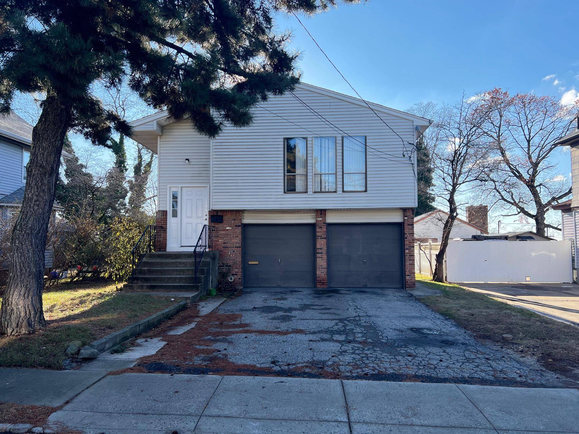 Roslyn Heights, NY 11577,22 High ST