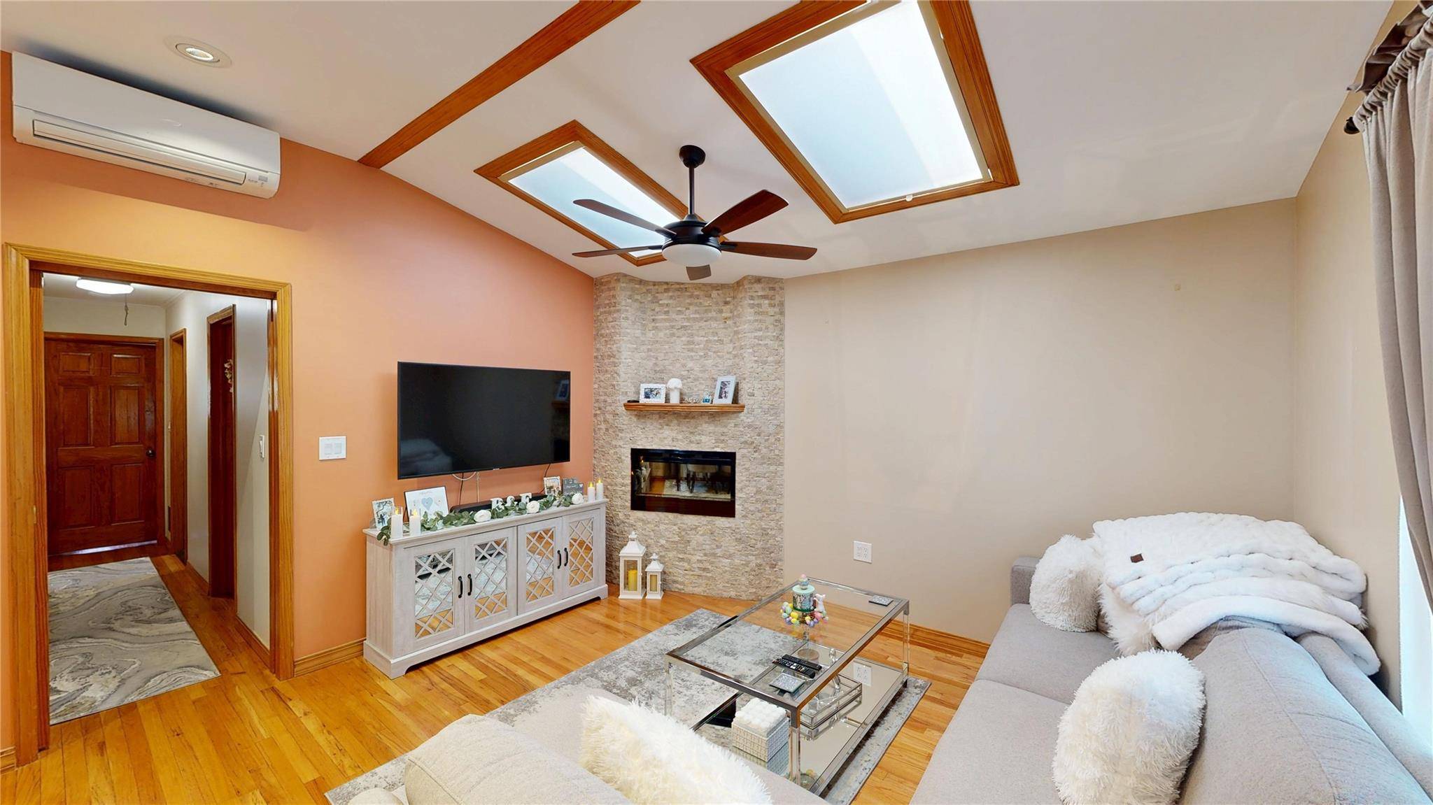 Fresh Meadows, NY 11365,53-40 198 ST
