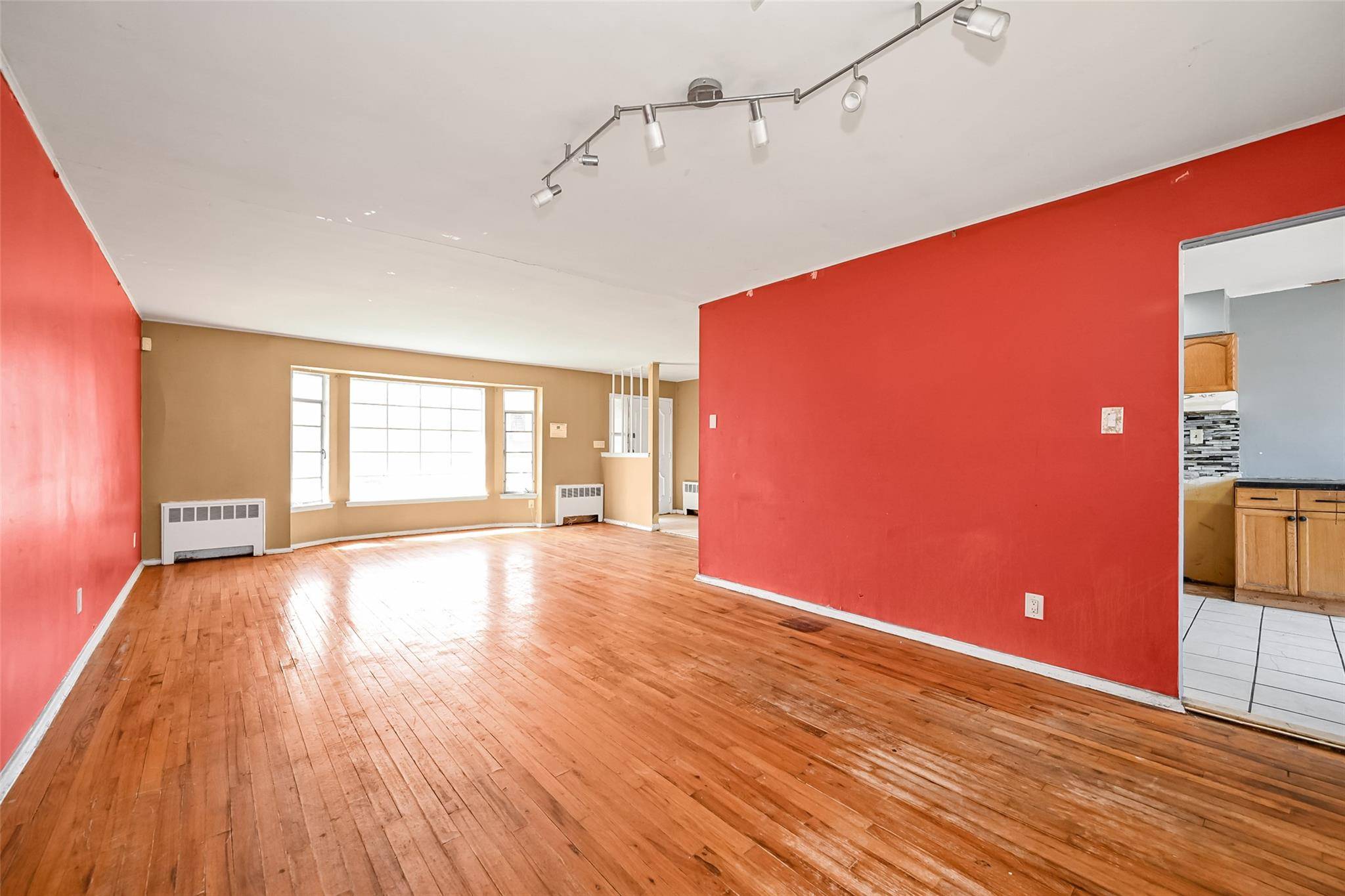 Westbury, NY 11590,898 Baldwin DR