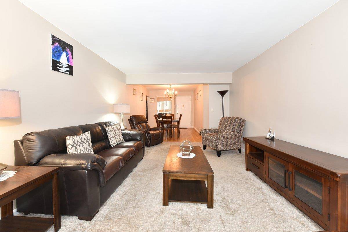 Mineola, NY 11501,3 Birchwood CT ##4B