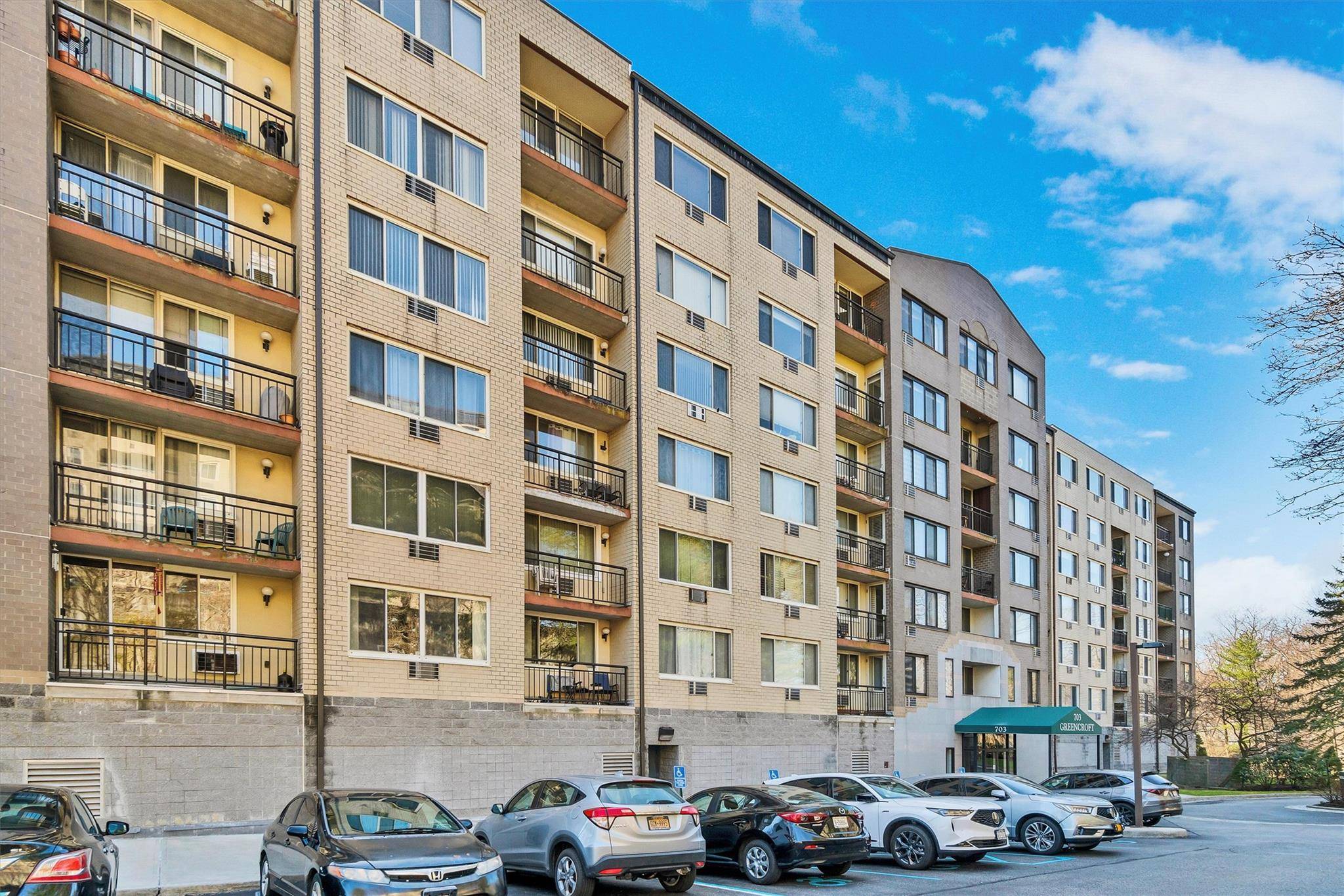 New Rochelle, NY 10805,703 Pelham RD #301