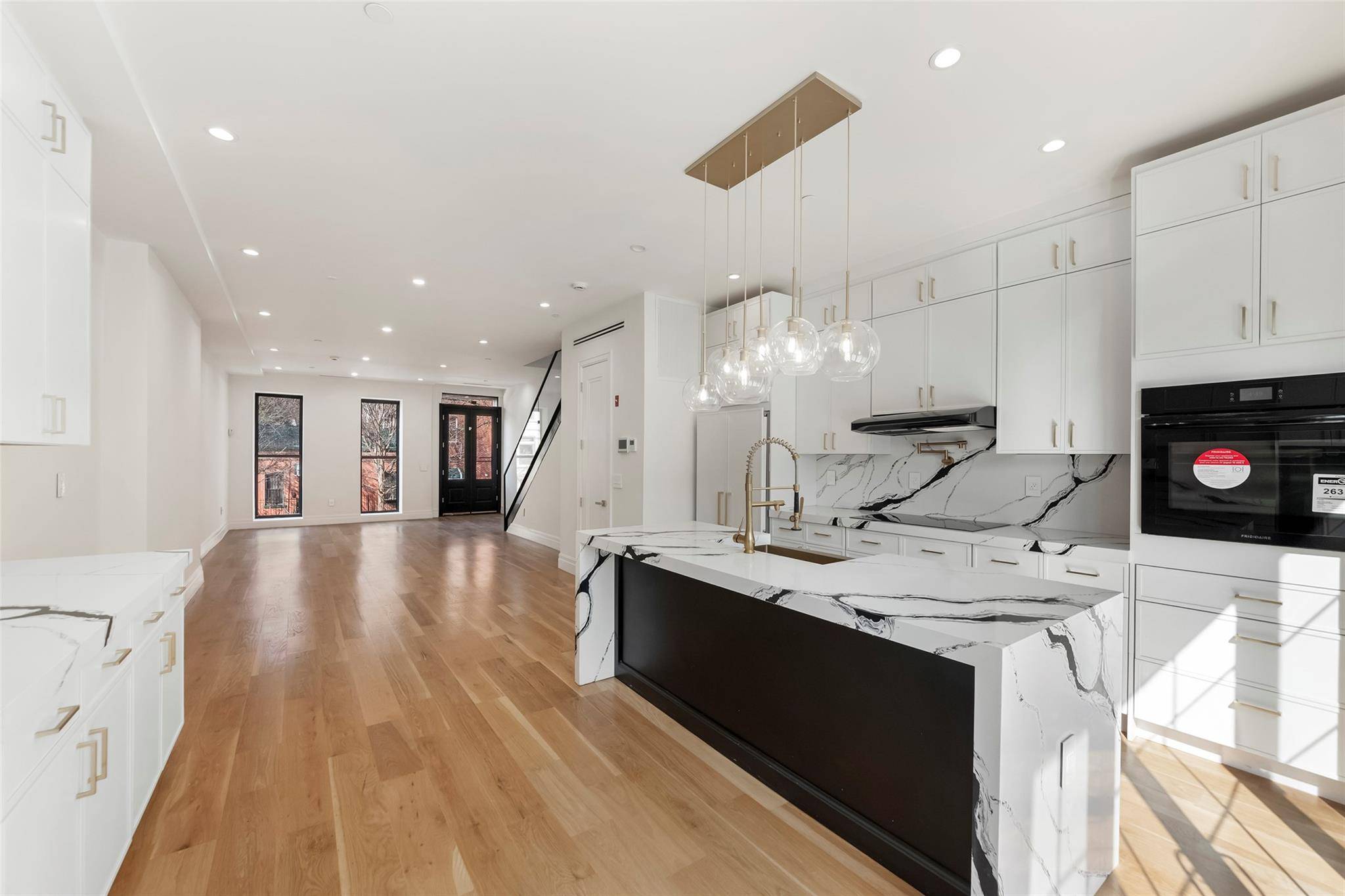 Brooklyn, NY 11221,482 Jefferson AVE
