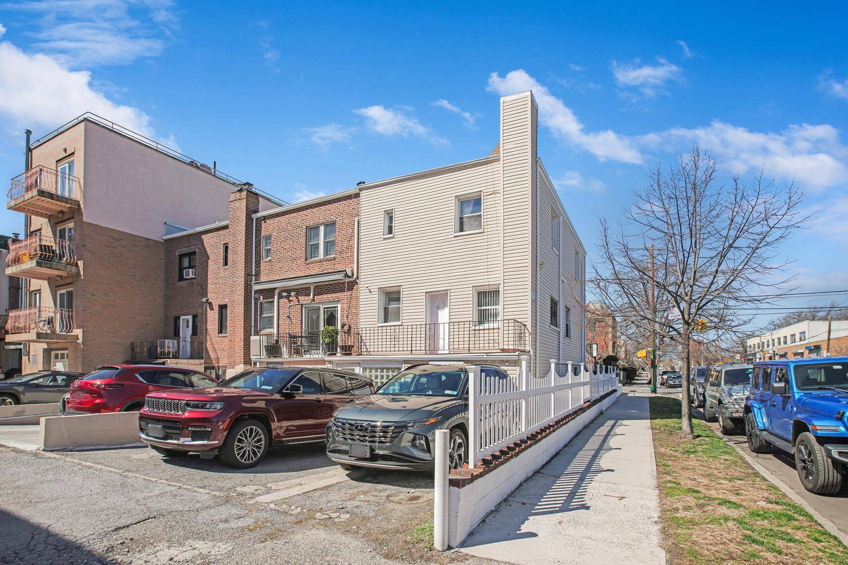 Astoria, NY 11105,20-01 37th ST