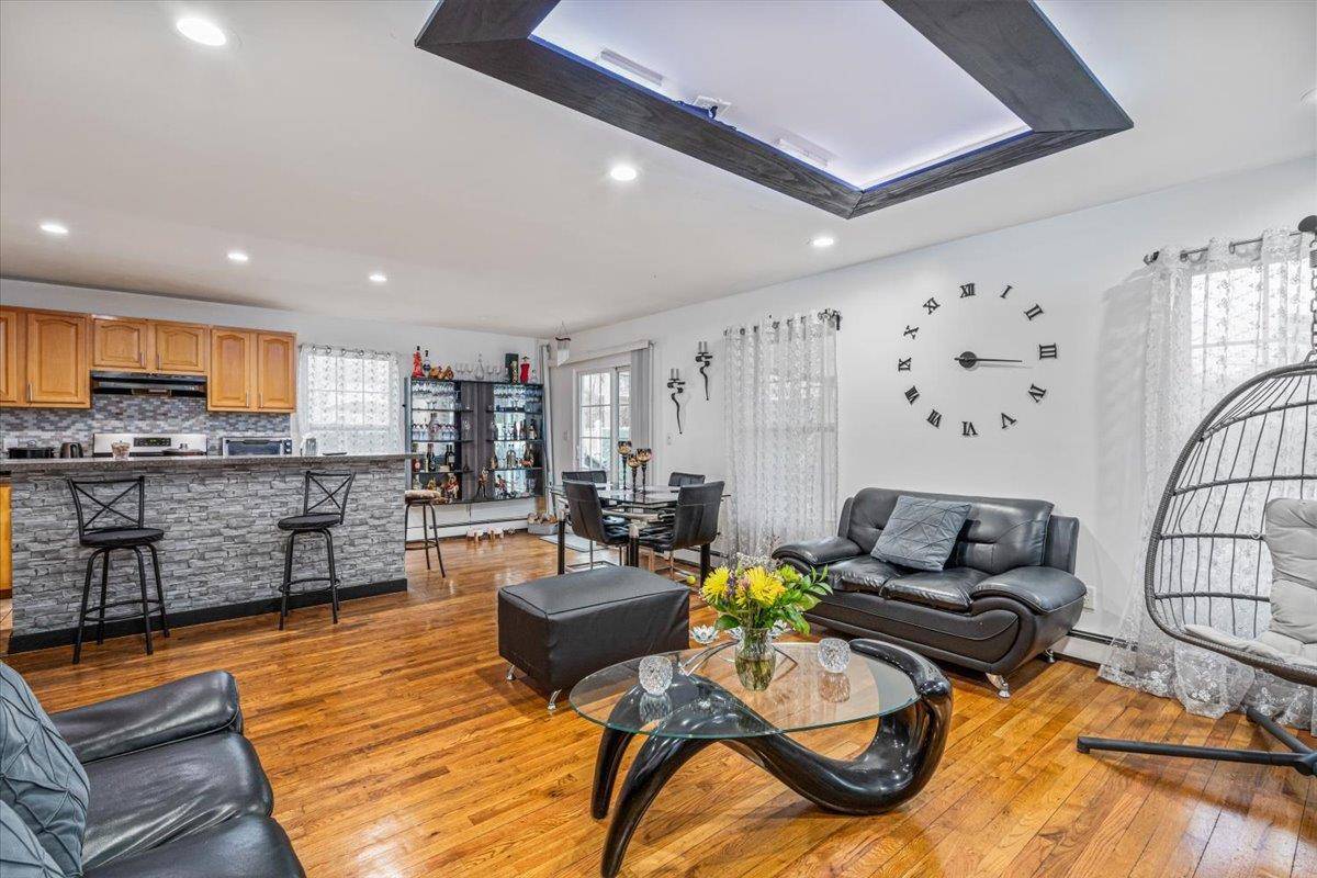Inwood, NY 11096,44 Monroe ST