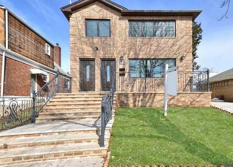 Flushing, NY 11367,135-19 62nd Avenue