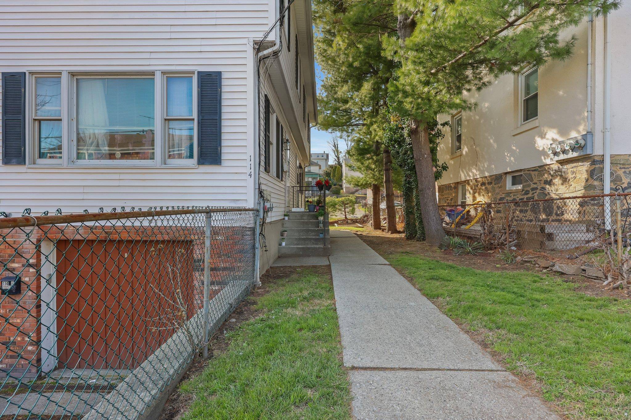 Port Chester, NY 10573,114 Washington ST