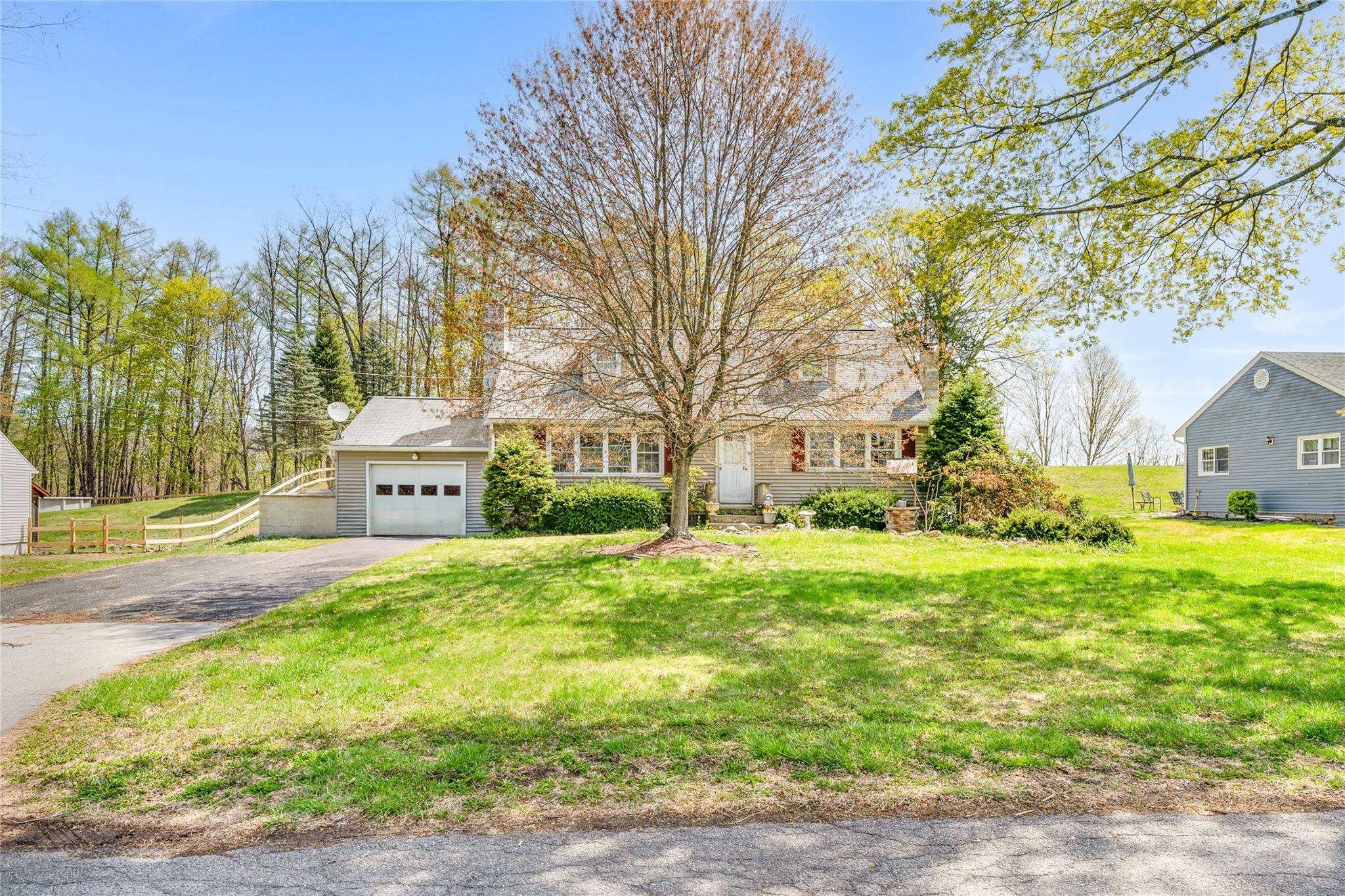 Pleasant Valley, NY 12569,16 Nied DR