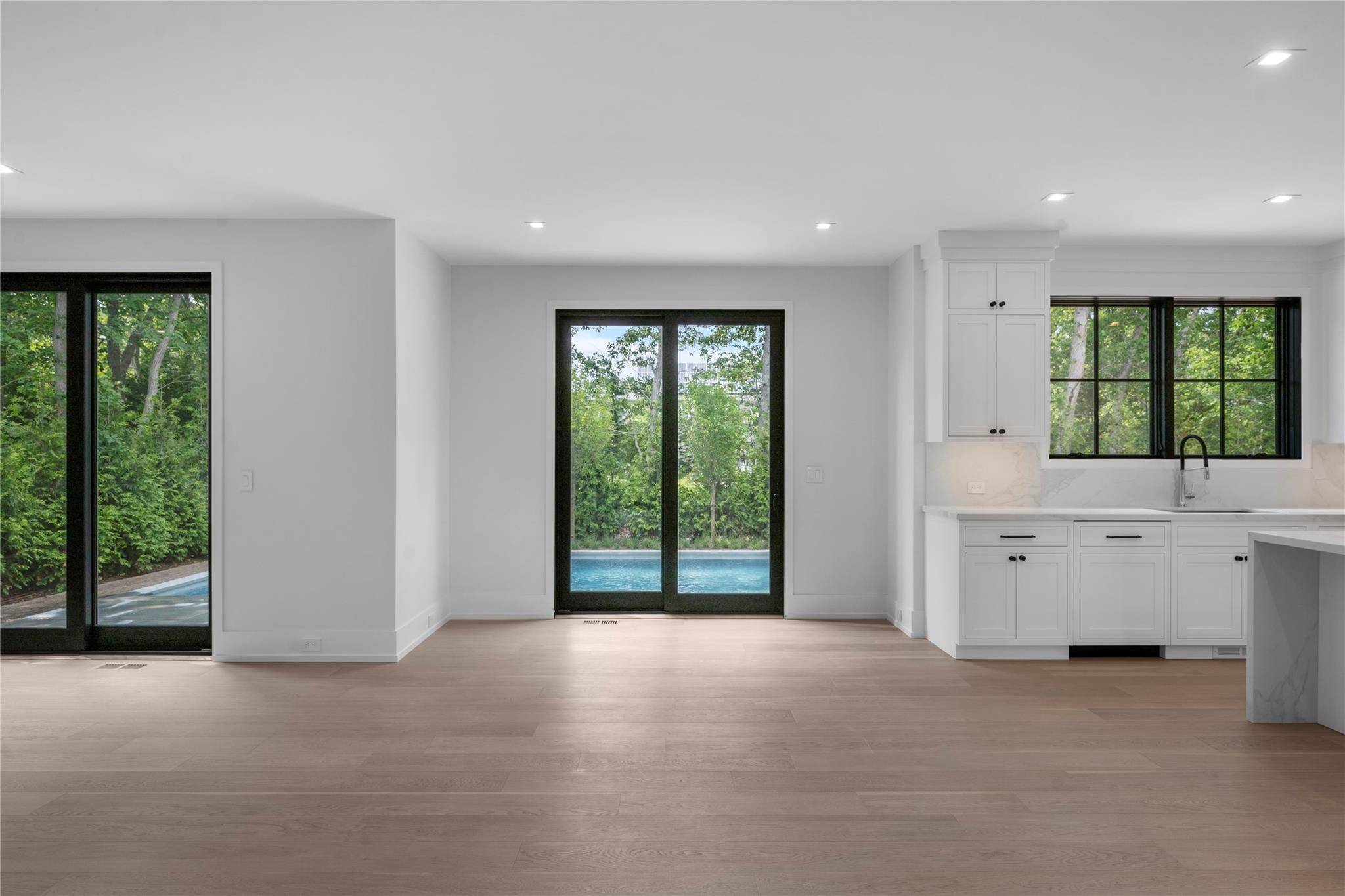 Westhampton Beach, NY 11978,466 Montauk HWY