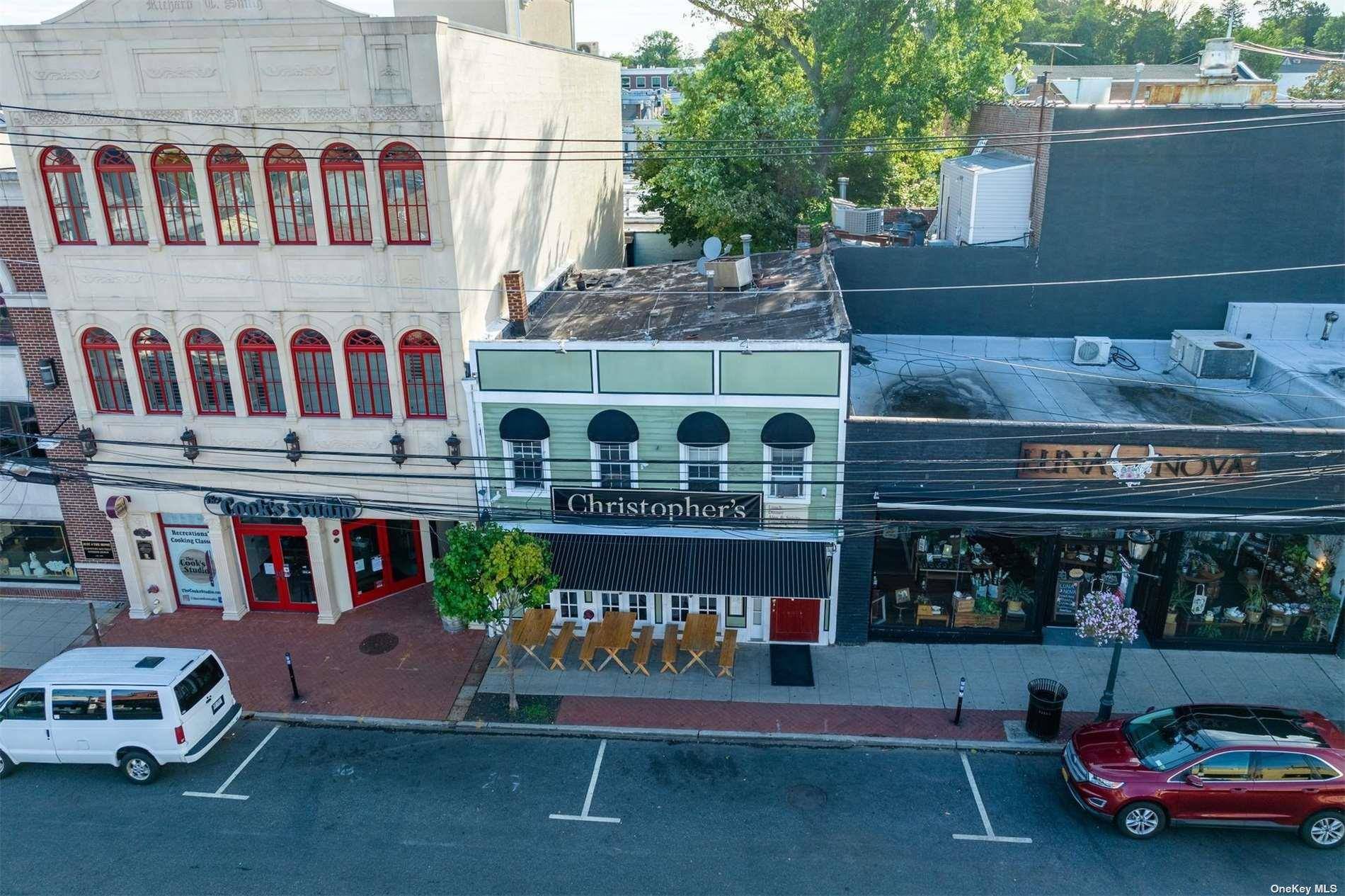 Huntington, NY 11743,8 Wall ST