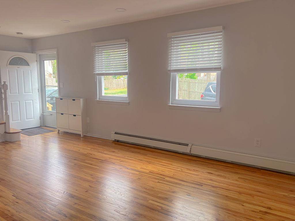 Northport, NY 11768,23B Van Wicklen CT