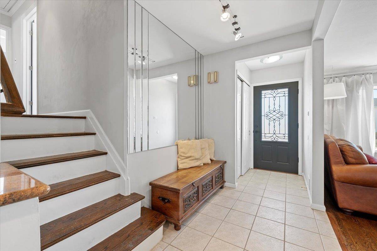 Syosset, NY 11791,54 Circle DR
