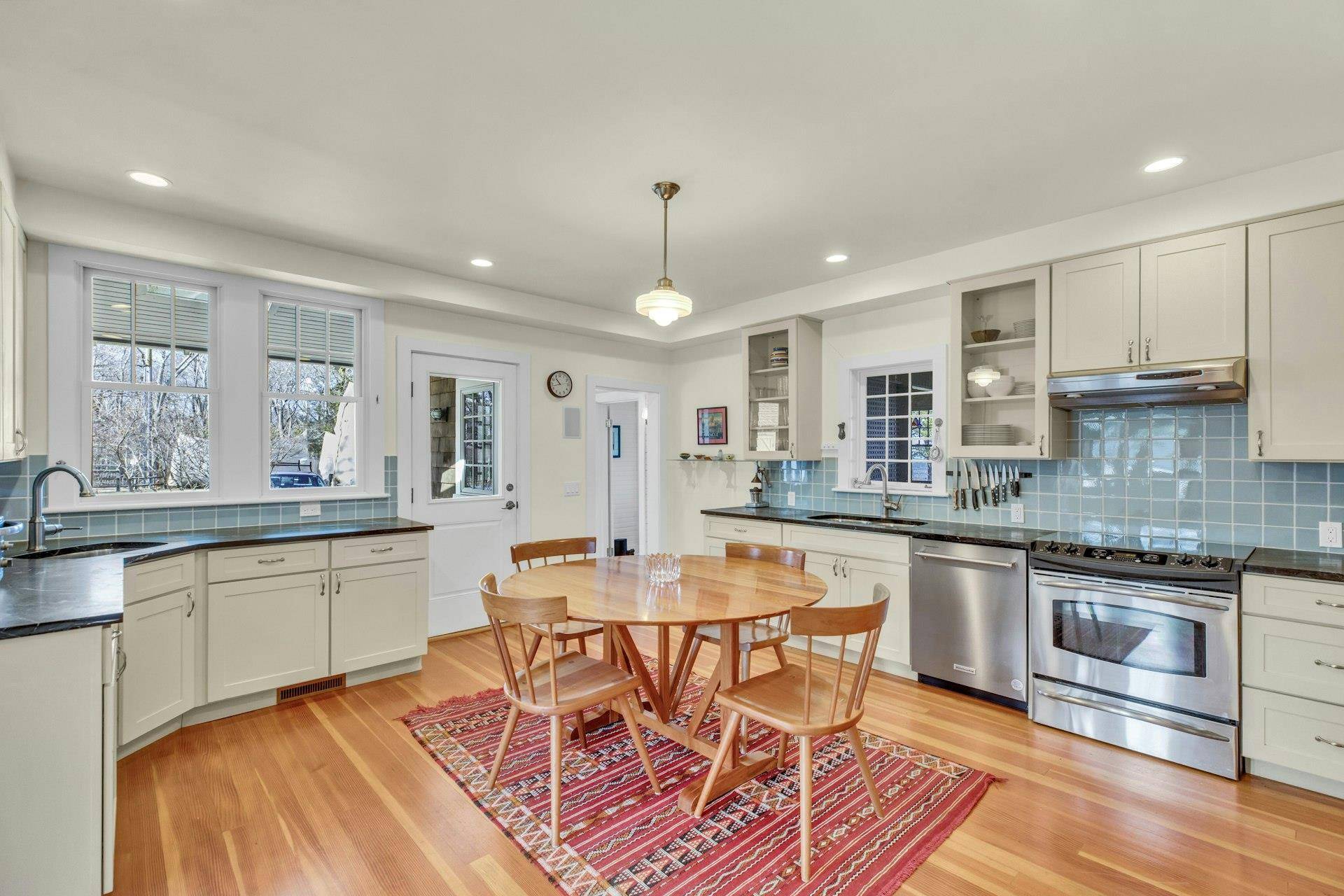 Hampton Bays, NY 11946,140 Newtown RD