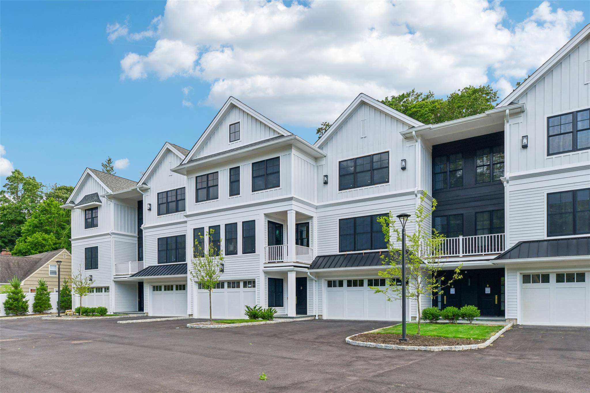 Huntington, NY 11743,133 Spring RD #9
