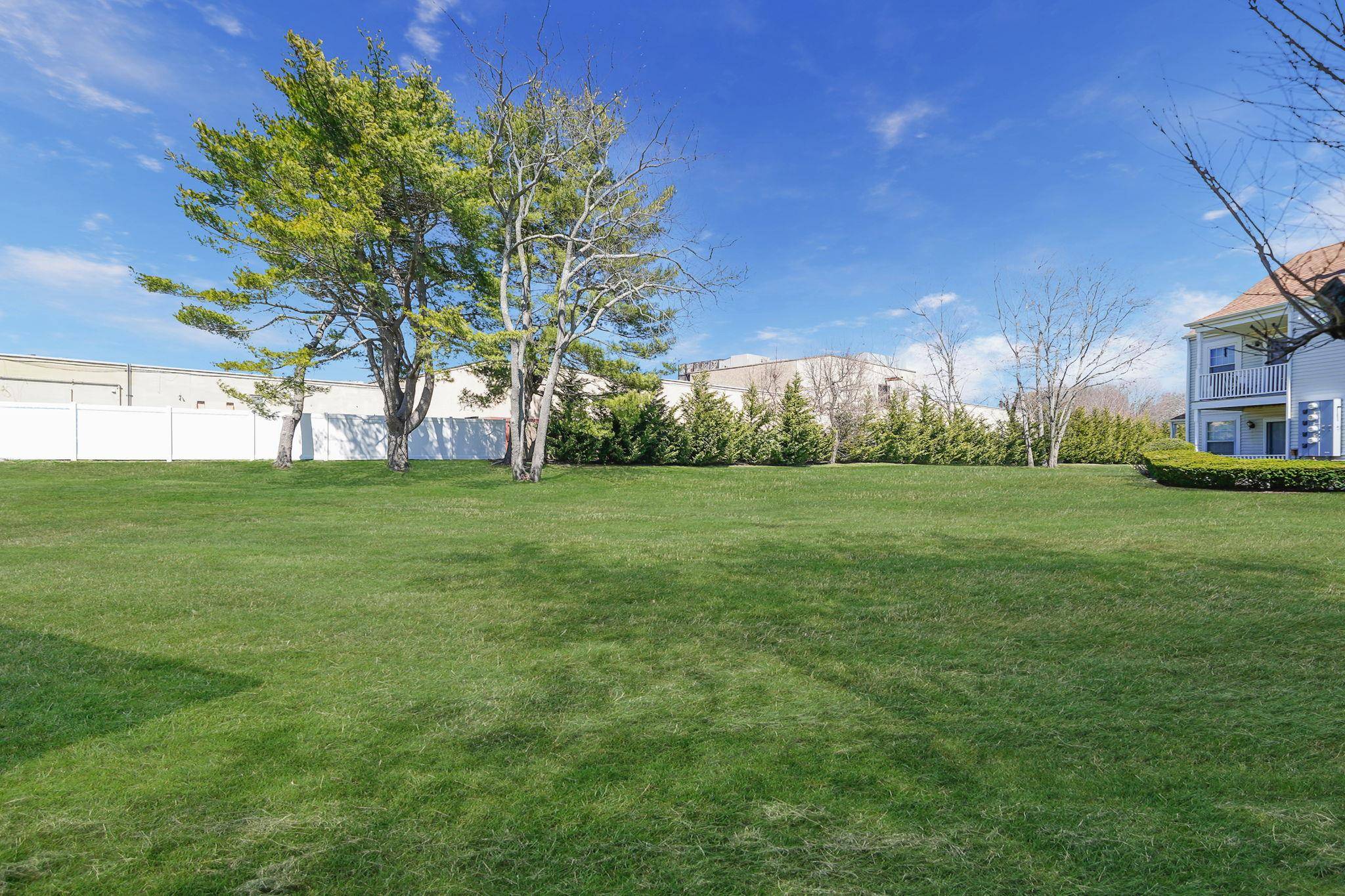 Middle Island, NY 11953,80 Fairview CIR