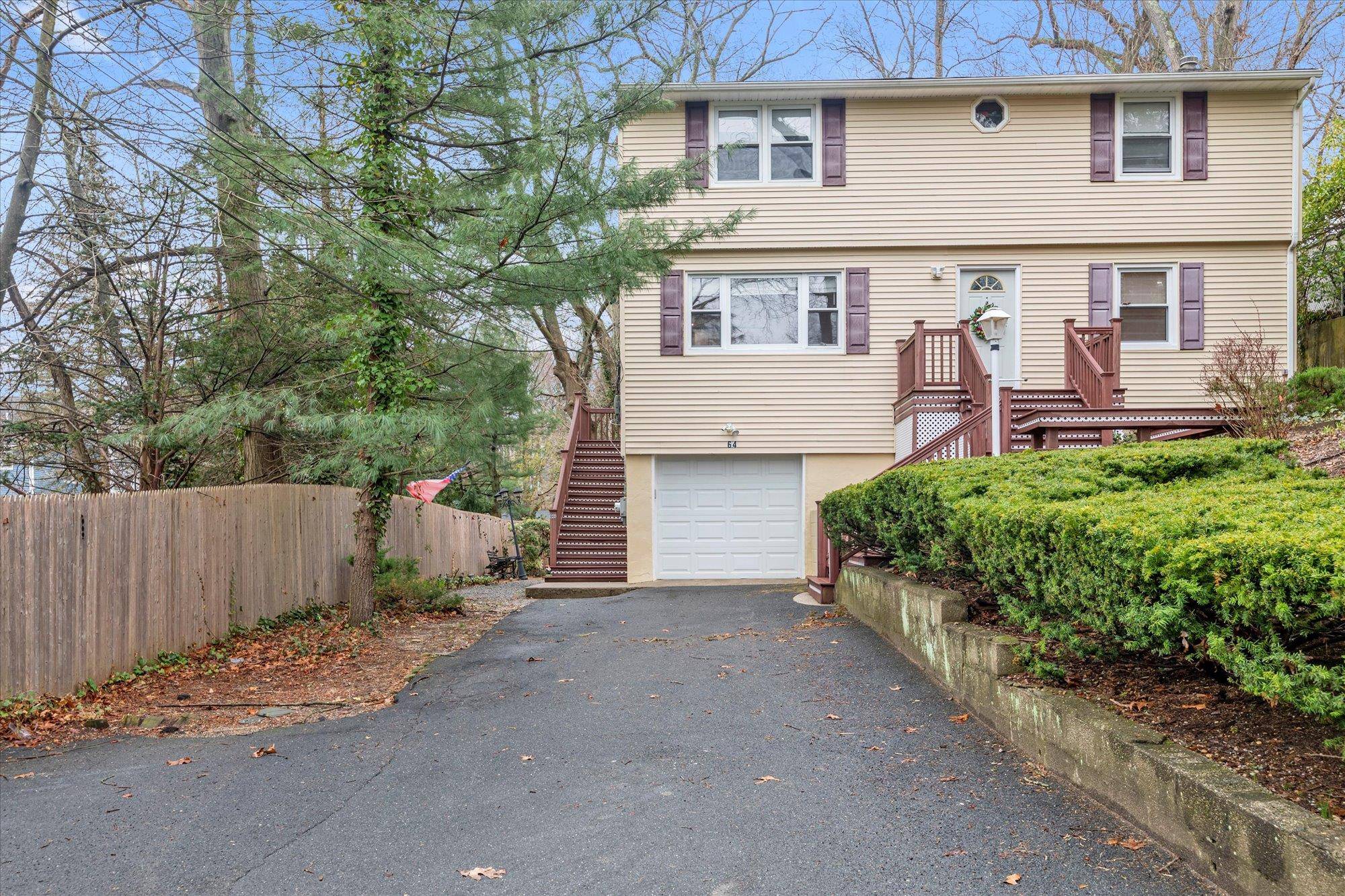 East Northport, NY 11731,64 Polk AVE