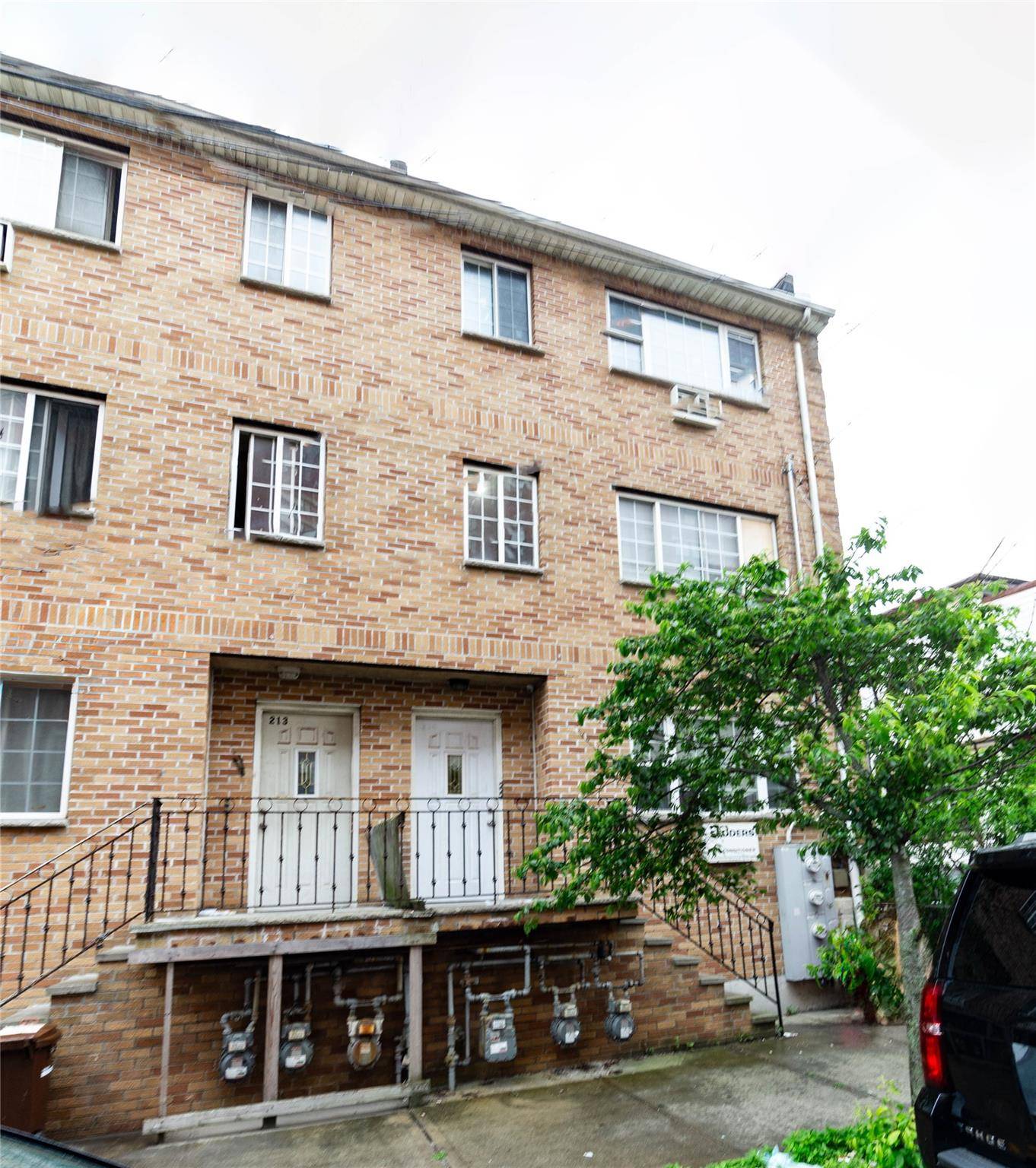 Rockaway Beach, NY 11693,215 Beach 96th ST
