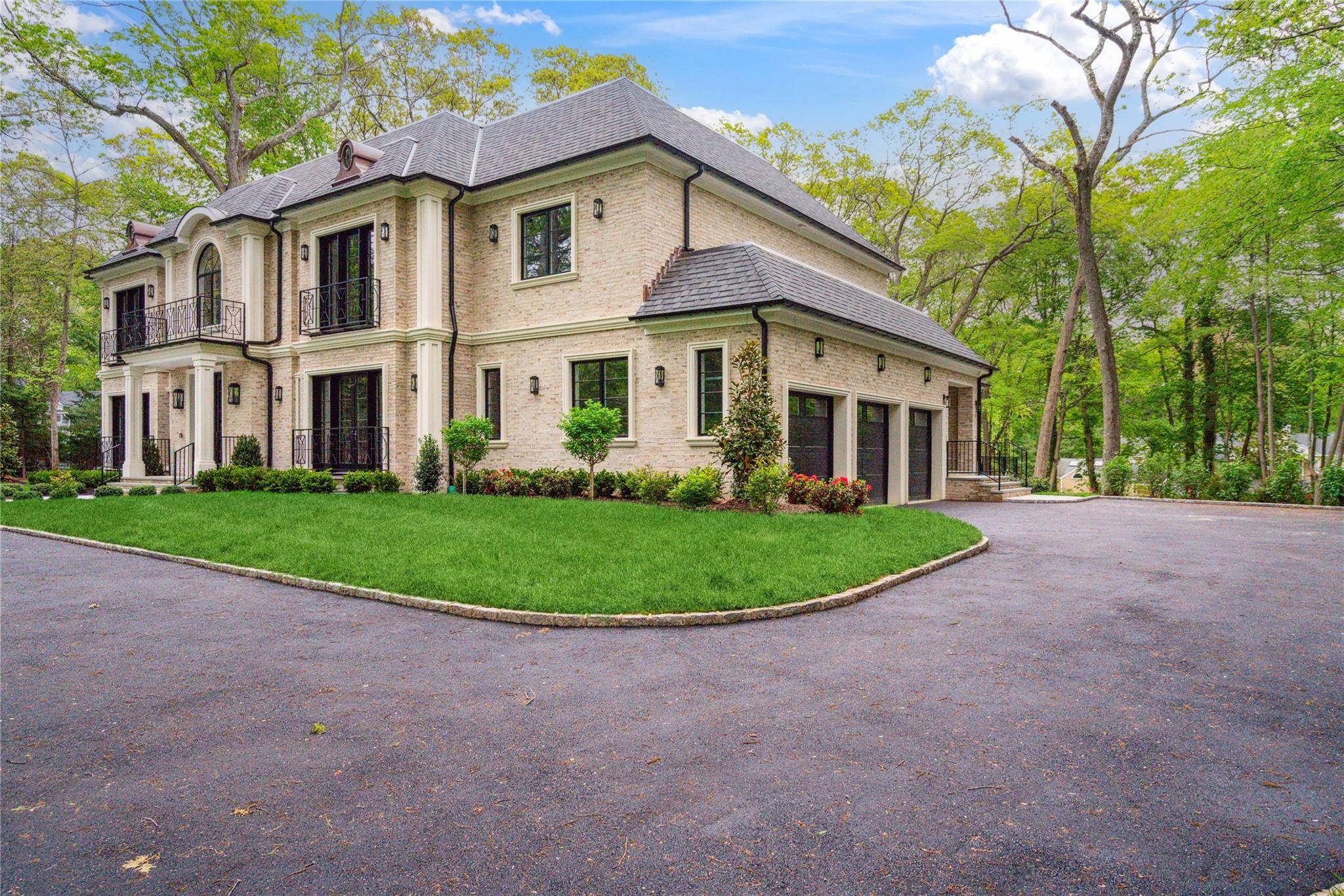 Muttontown, NY 11545,20 Knollwood RD