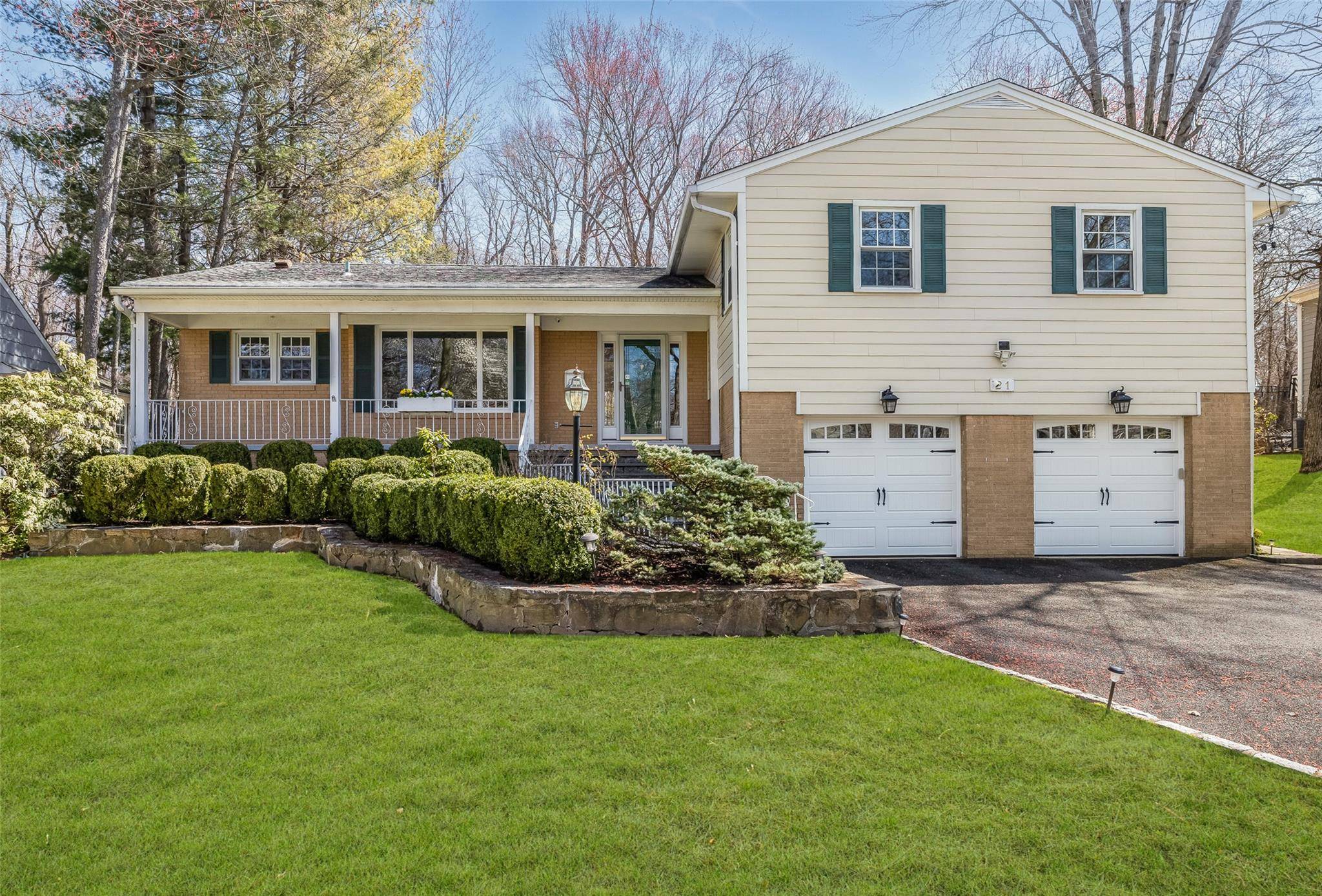Rye, NY 10580,21 Hammond RD