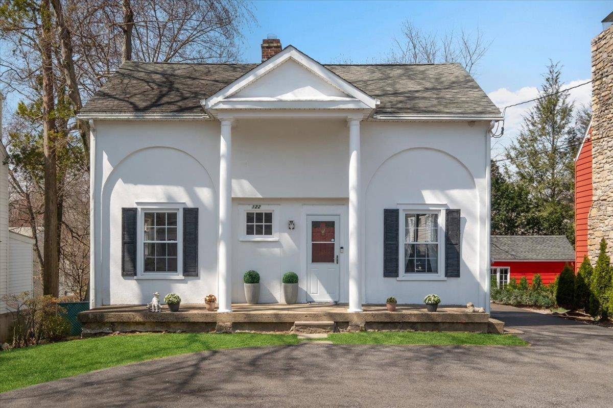 Scarsdale, NY 10583,122 Ferndale RD