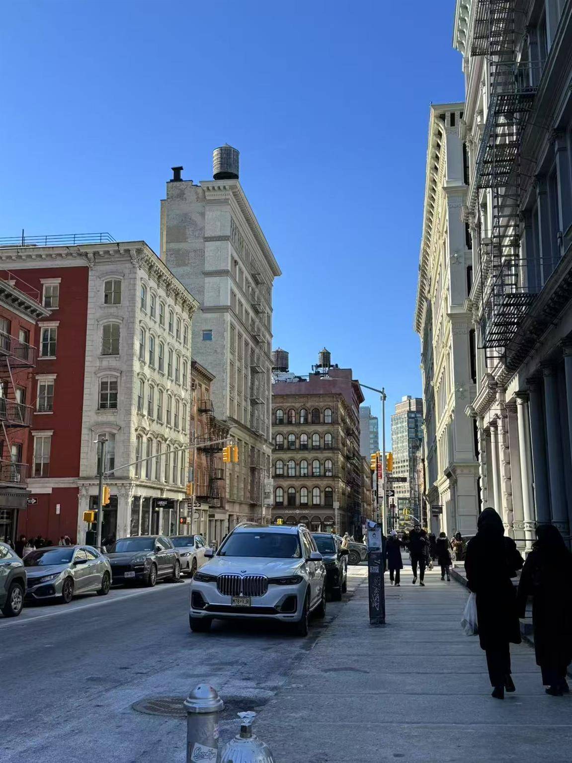 New York (manhattan), NY 10013,141 Grand ST