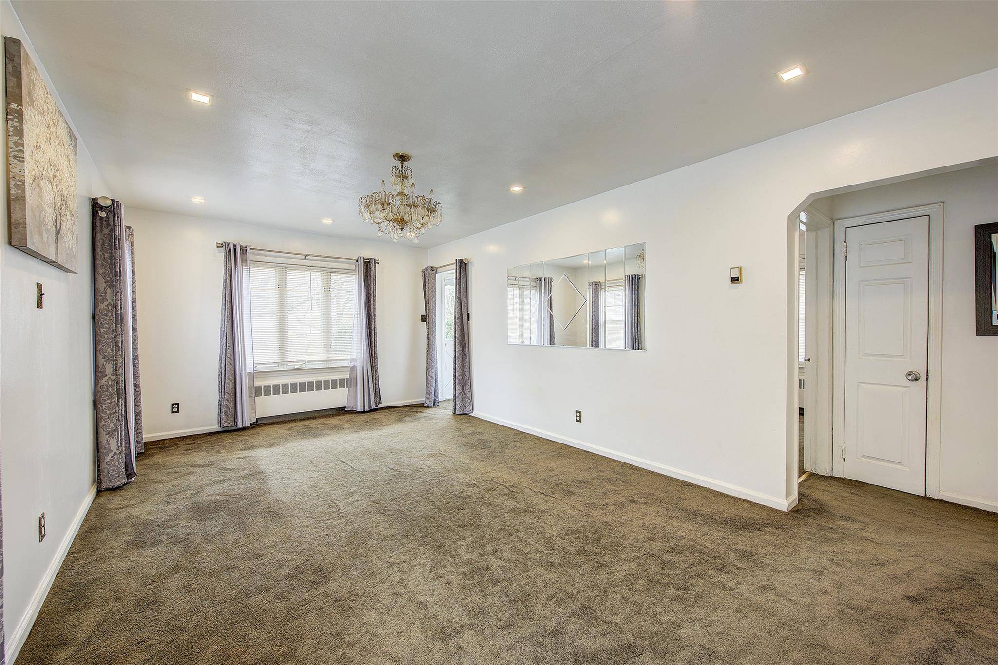 Floral Park, NY 11001,8520 264th ST