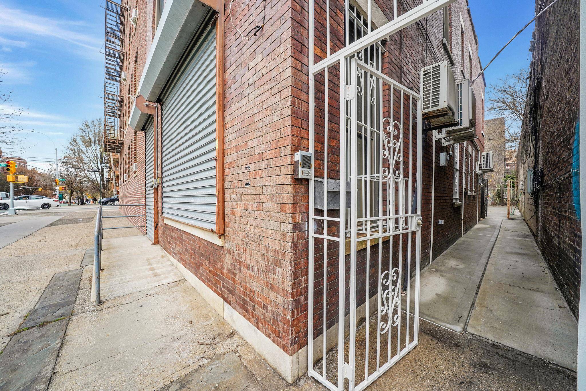 Astoria, NY 11106,3005 31st AVE