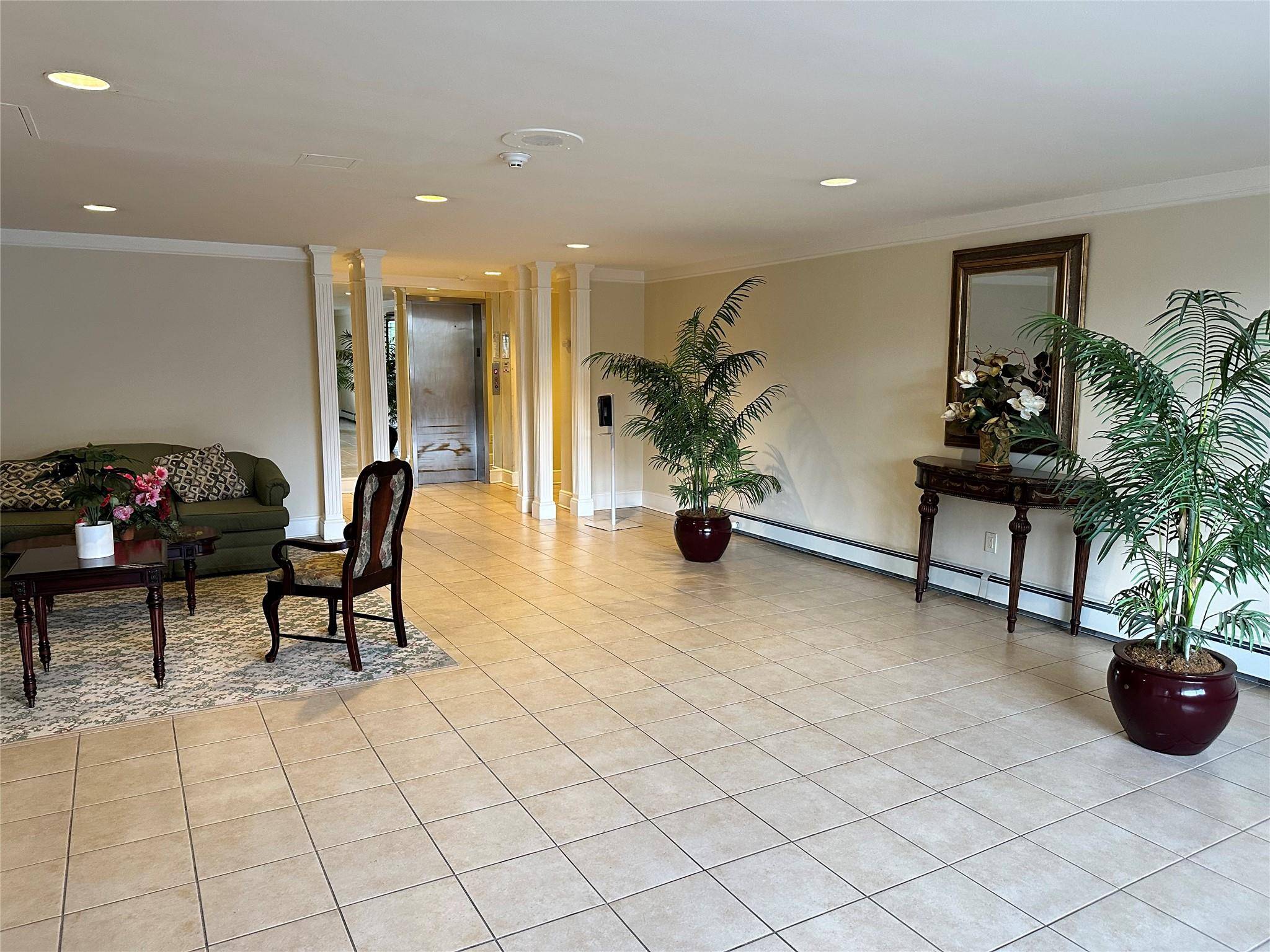 Tuckahoe, NY 10707,2 Consulate DR #3K