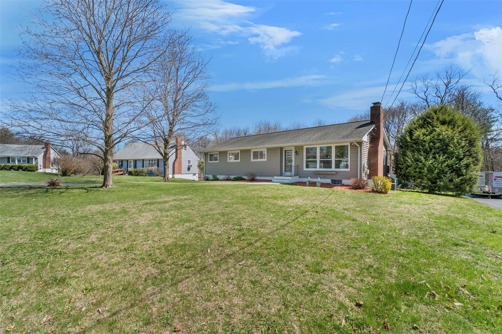 Poughkeepsie, NY 12603,33 Lakeview RD