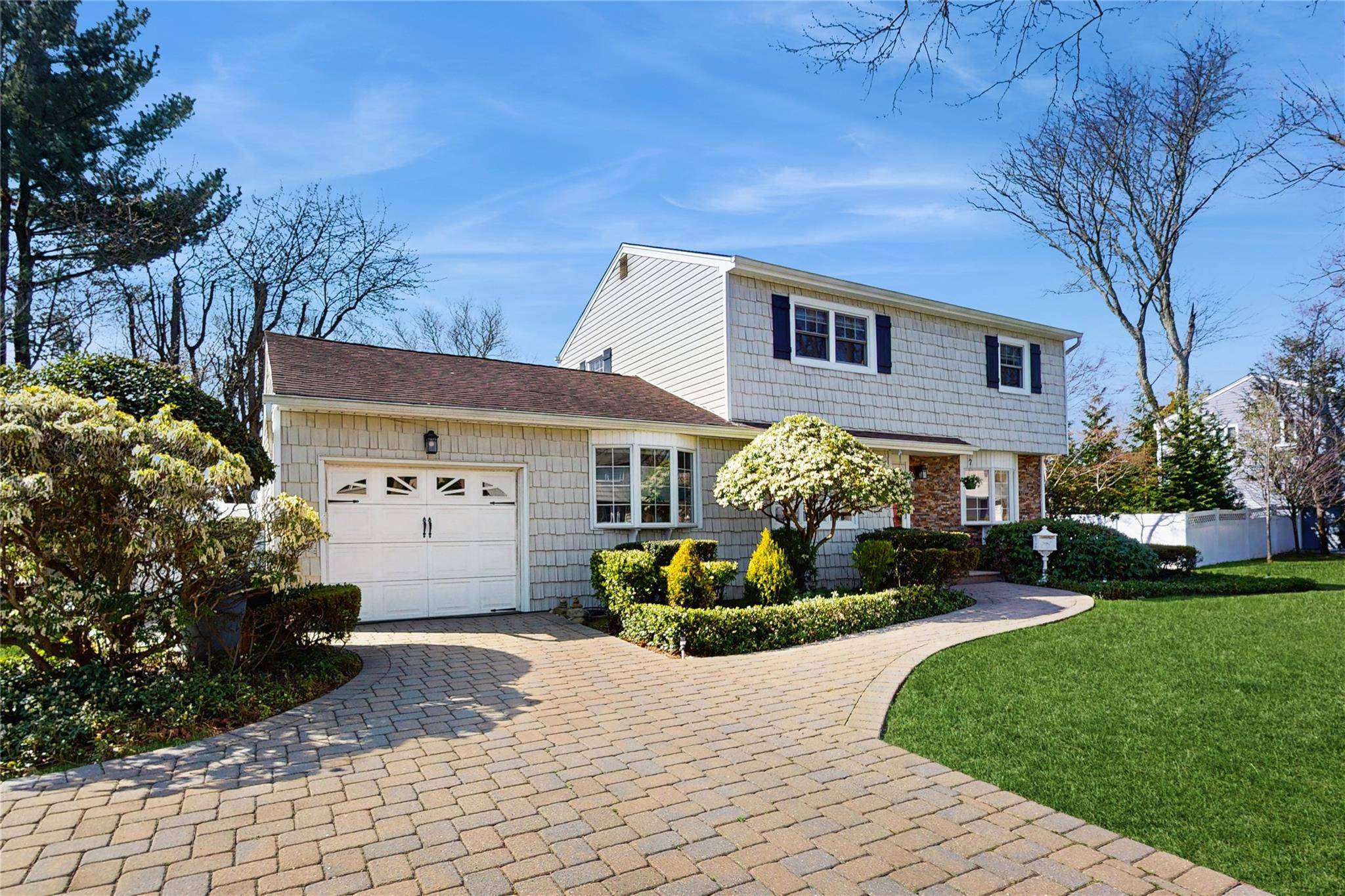 Melville, NY 11747,6 New Dorp PL