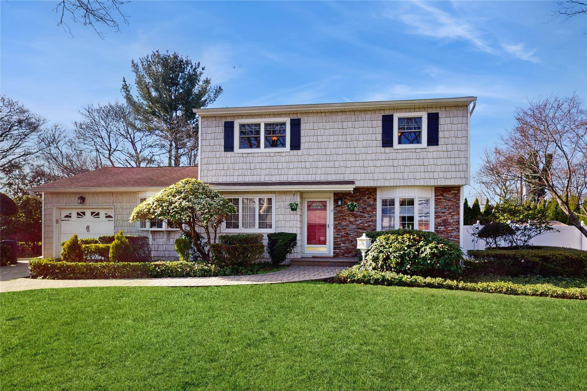 Melville, NY 11747,6 New Dorp PL