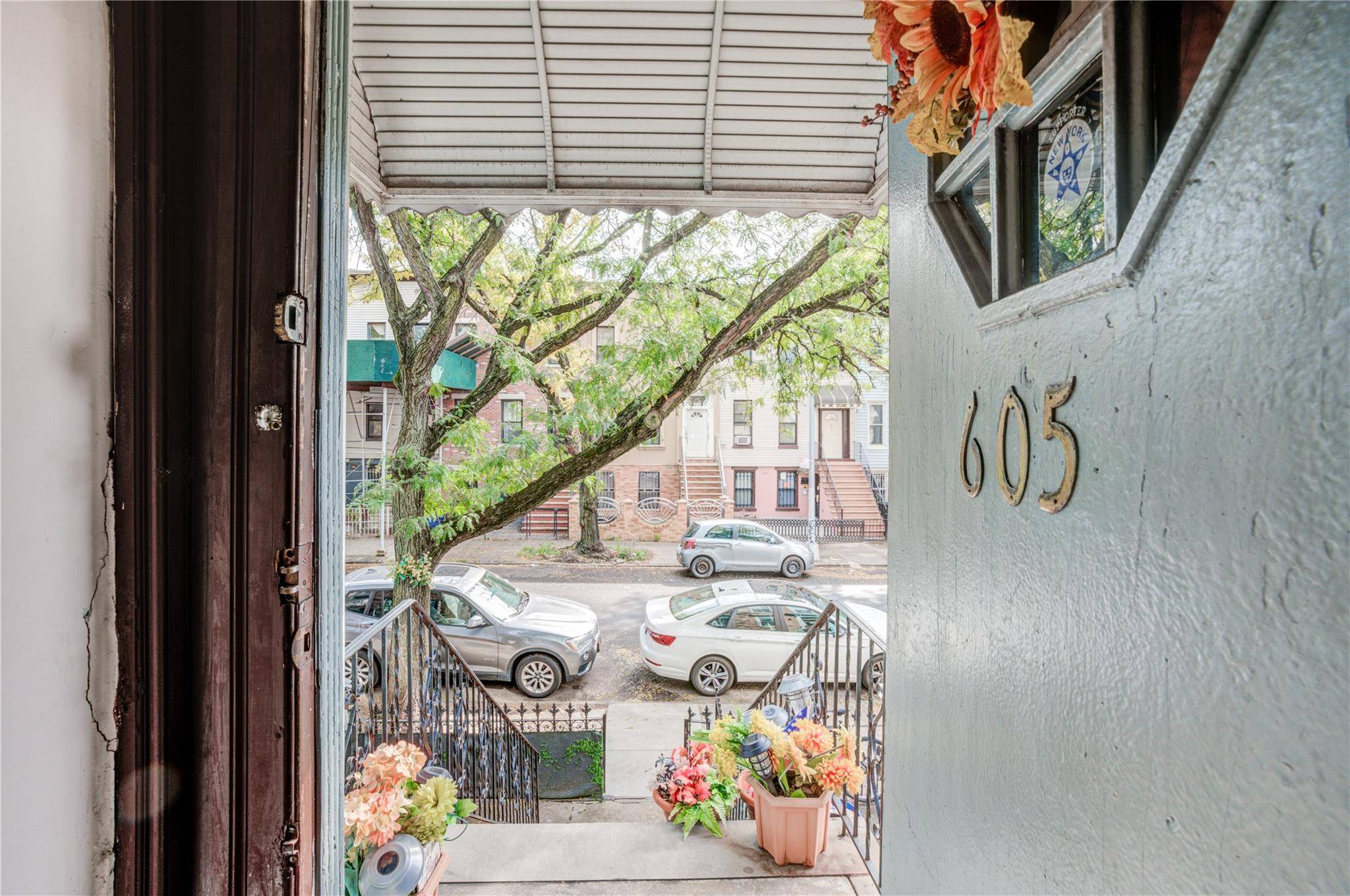 Brooklyn, NY 11221,605 Van Buren ST