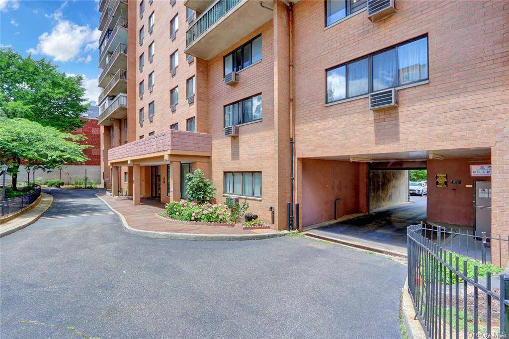 Flushing, NY 11354,136-75 37th AVE #4F