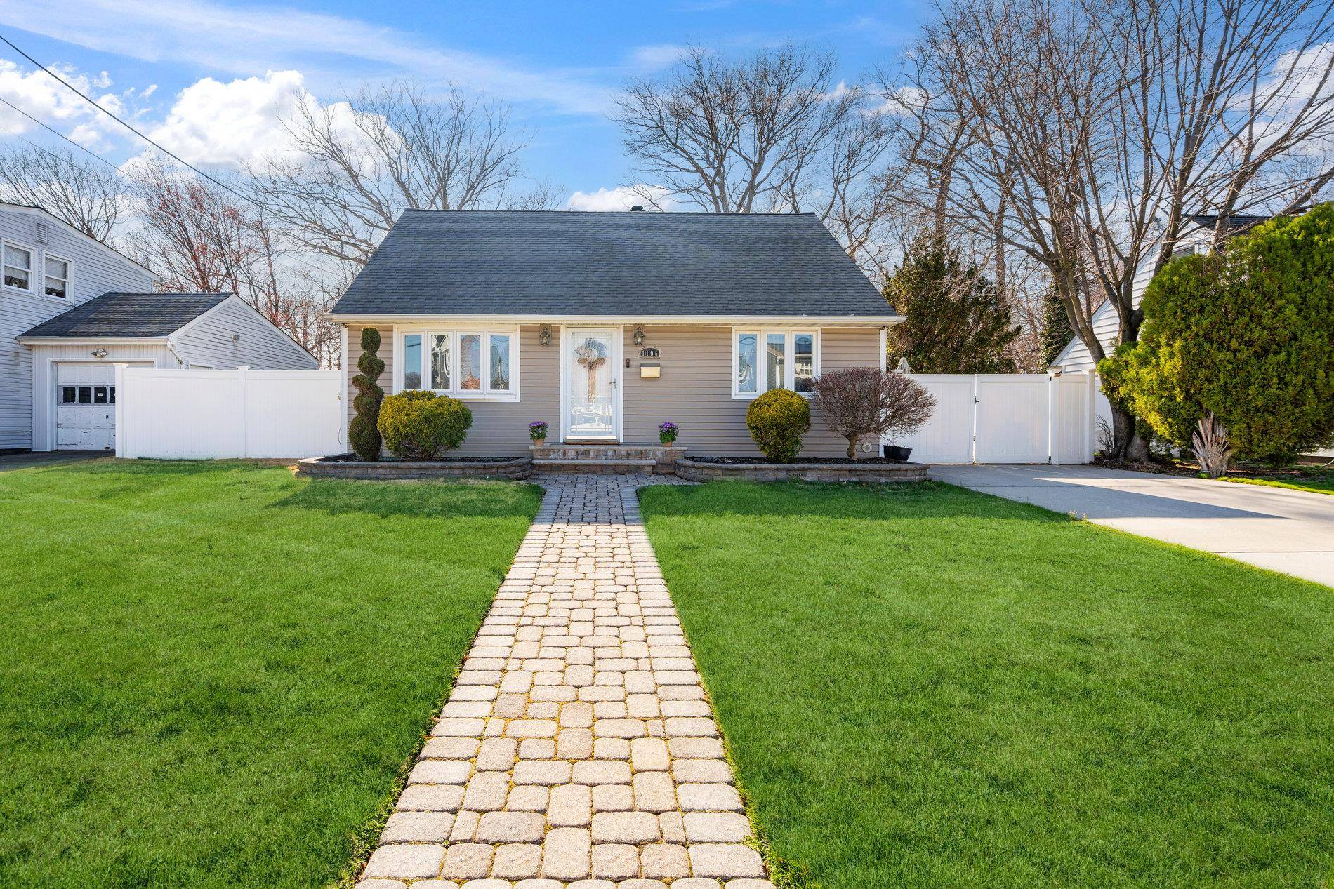 North Merrick, NY 11566,1106 South DR