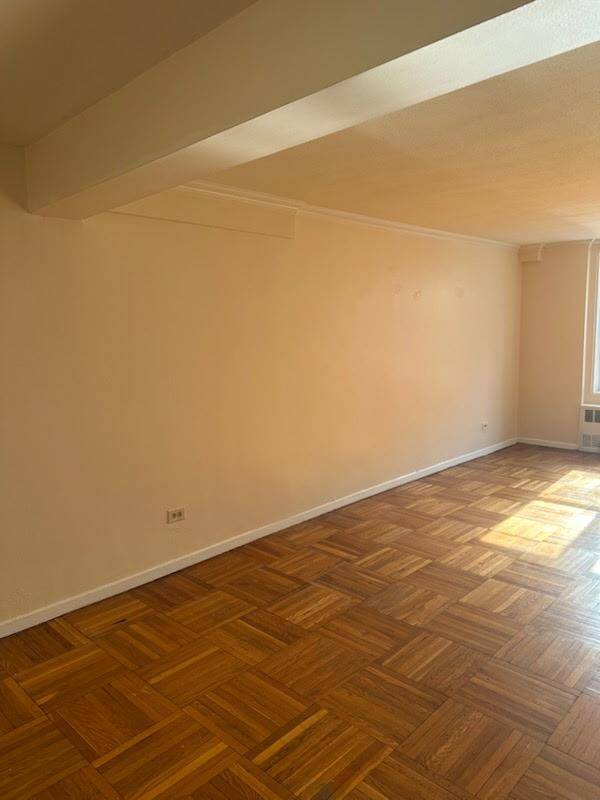Bronx, NY 10462,1332 Metropolitian AVE #2H