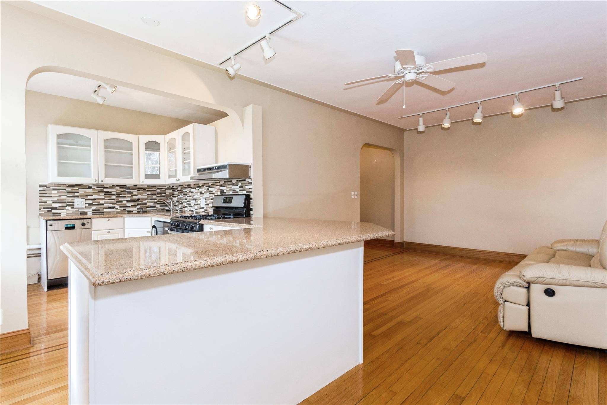 Rockville Centre, NY 11570,108 S Village AVE #3D