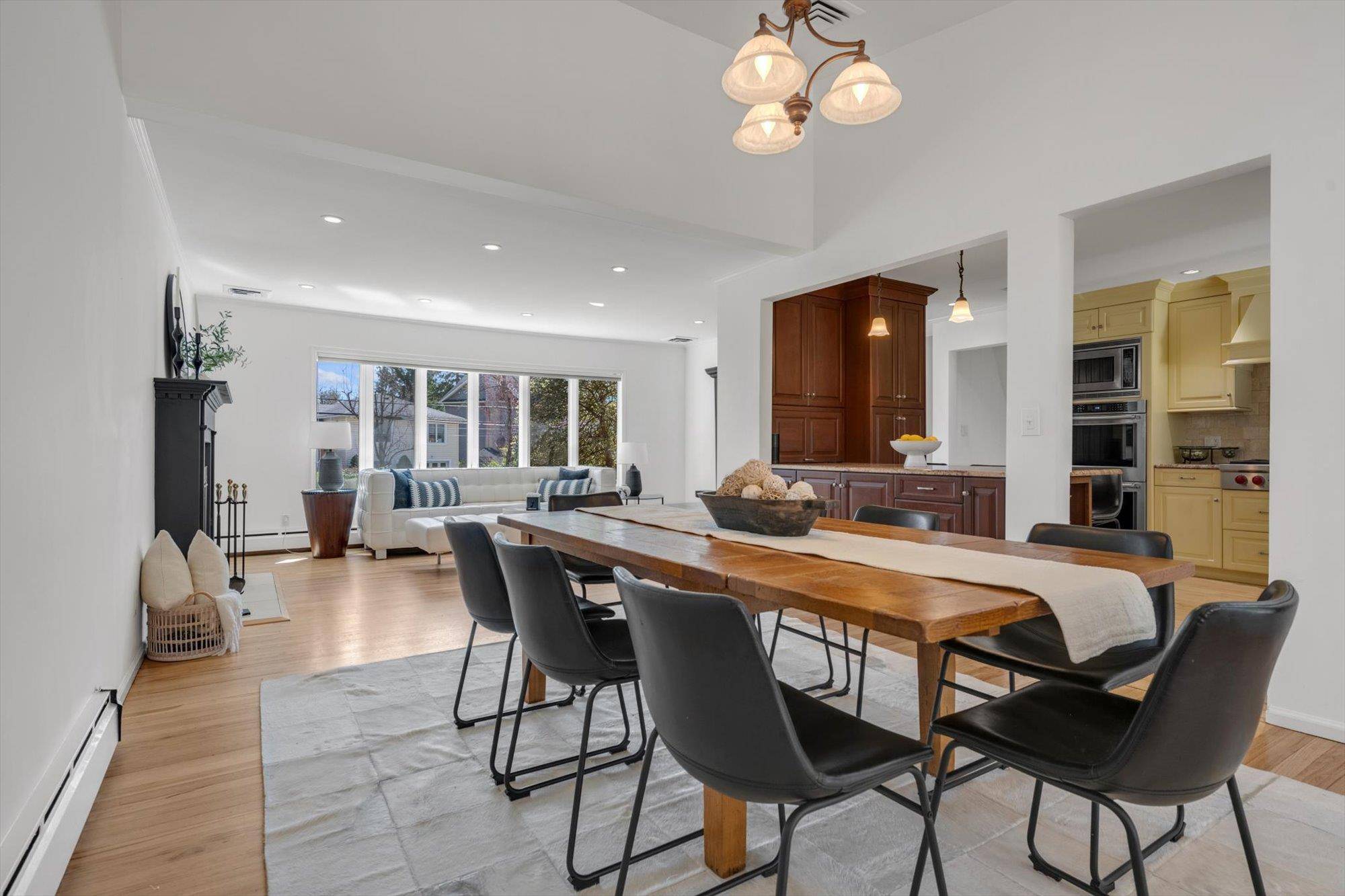 Port Washington, NY 11050,37 Morewood Oaks