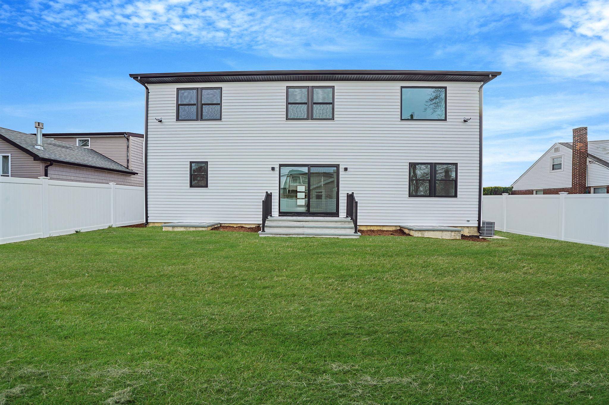 Massapequa Park, NY 11762,63 Harmony DR