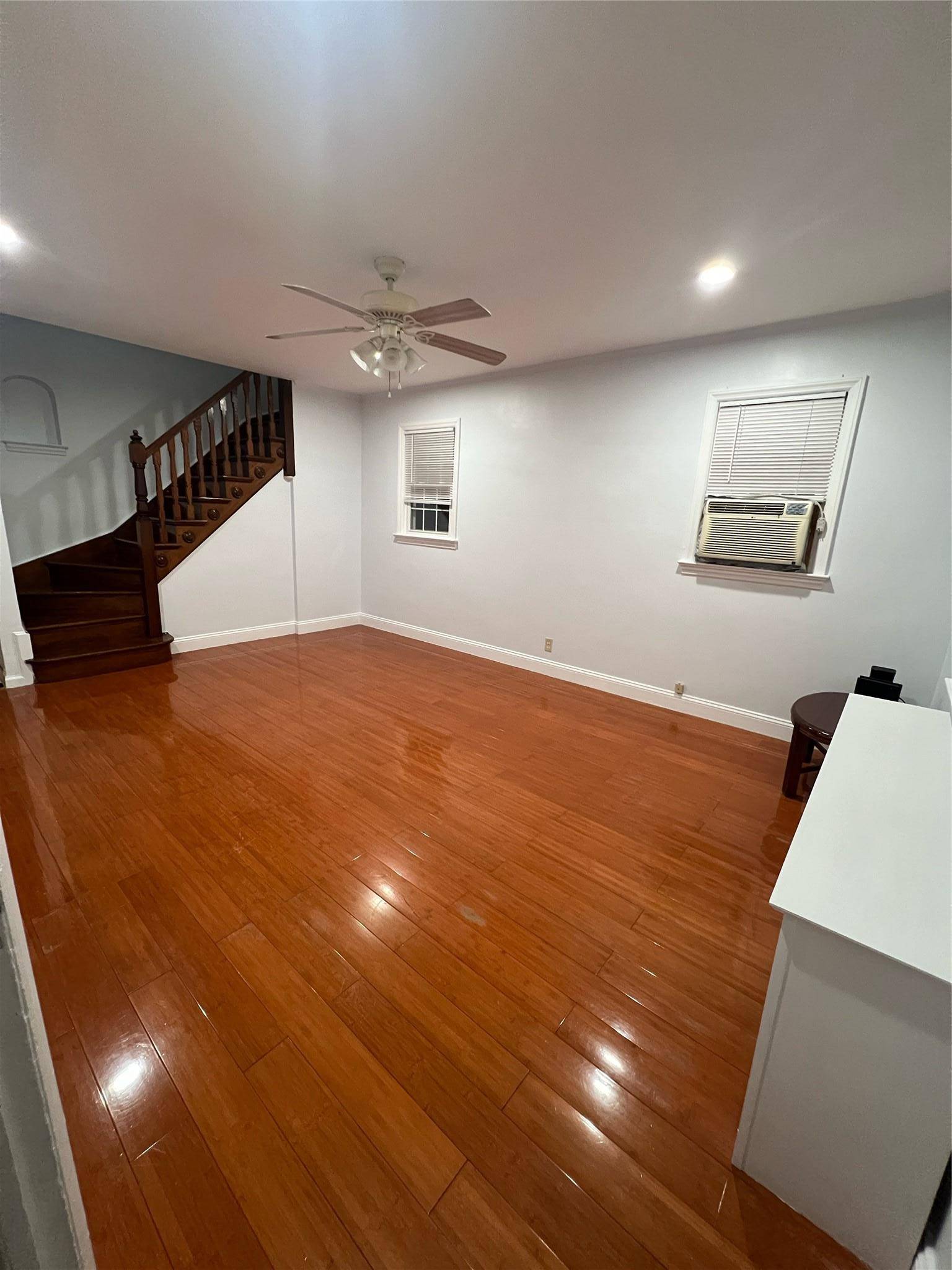 Glen Oaks, NY 11004,8256 257th ST