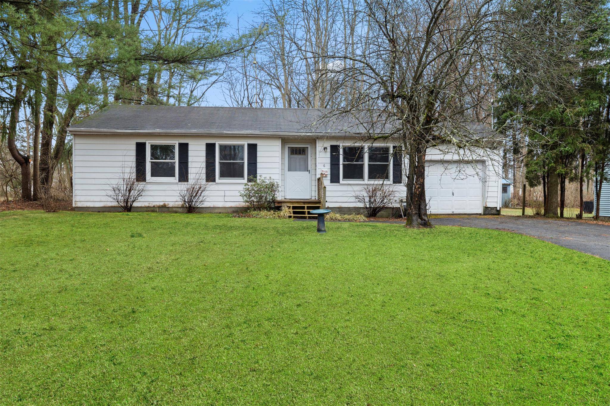 Red Hook, NY 12571,6 Amherst ST