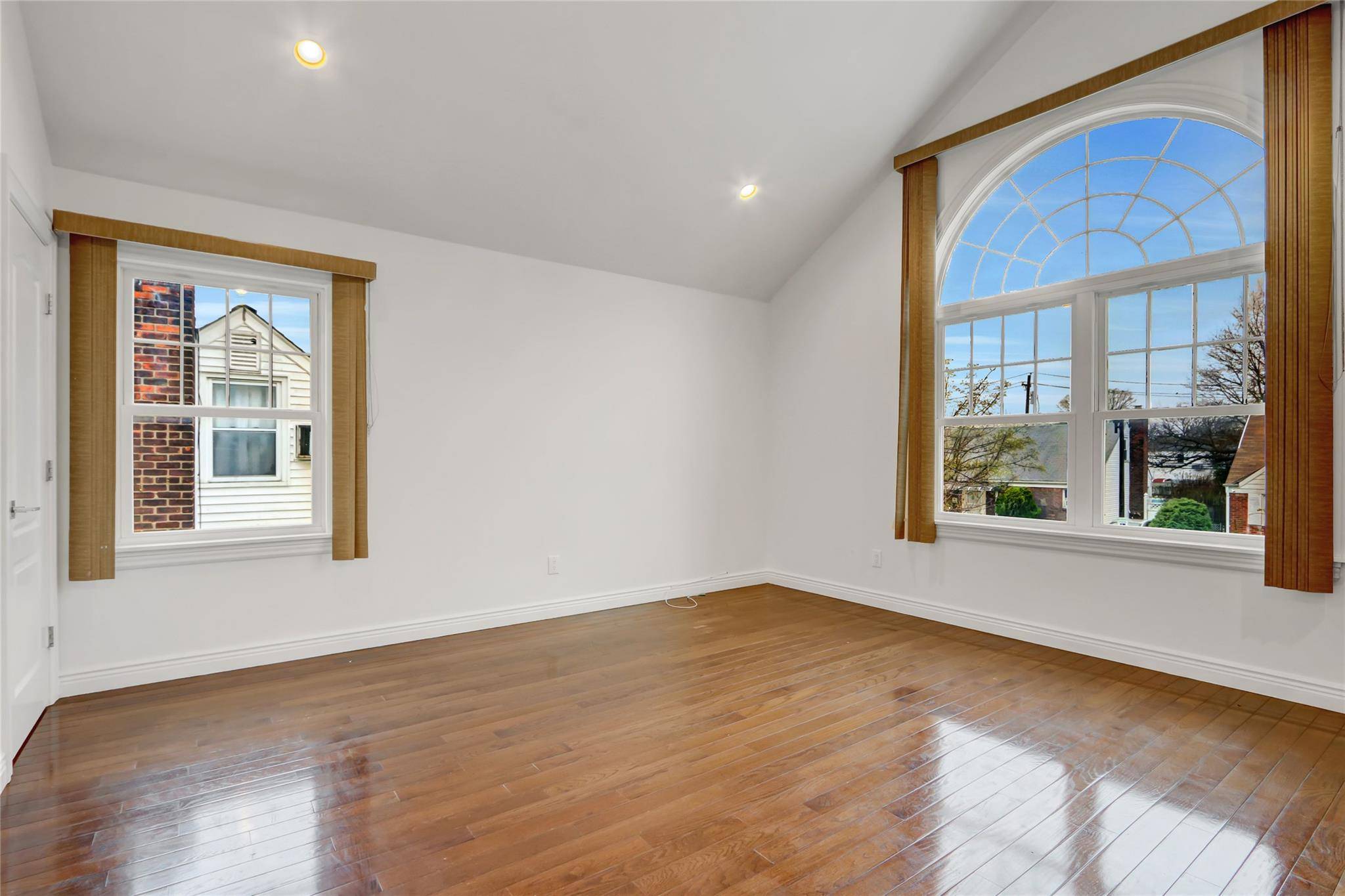 Elmont, NY 11003,188 Warwick RD