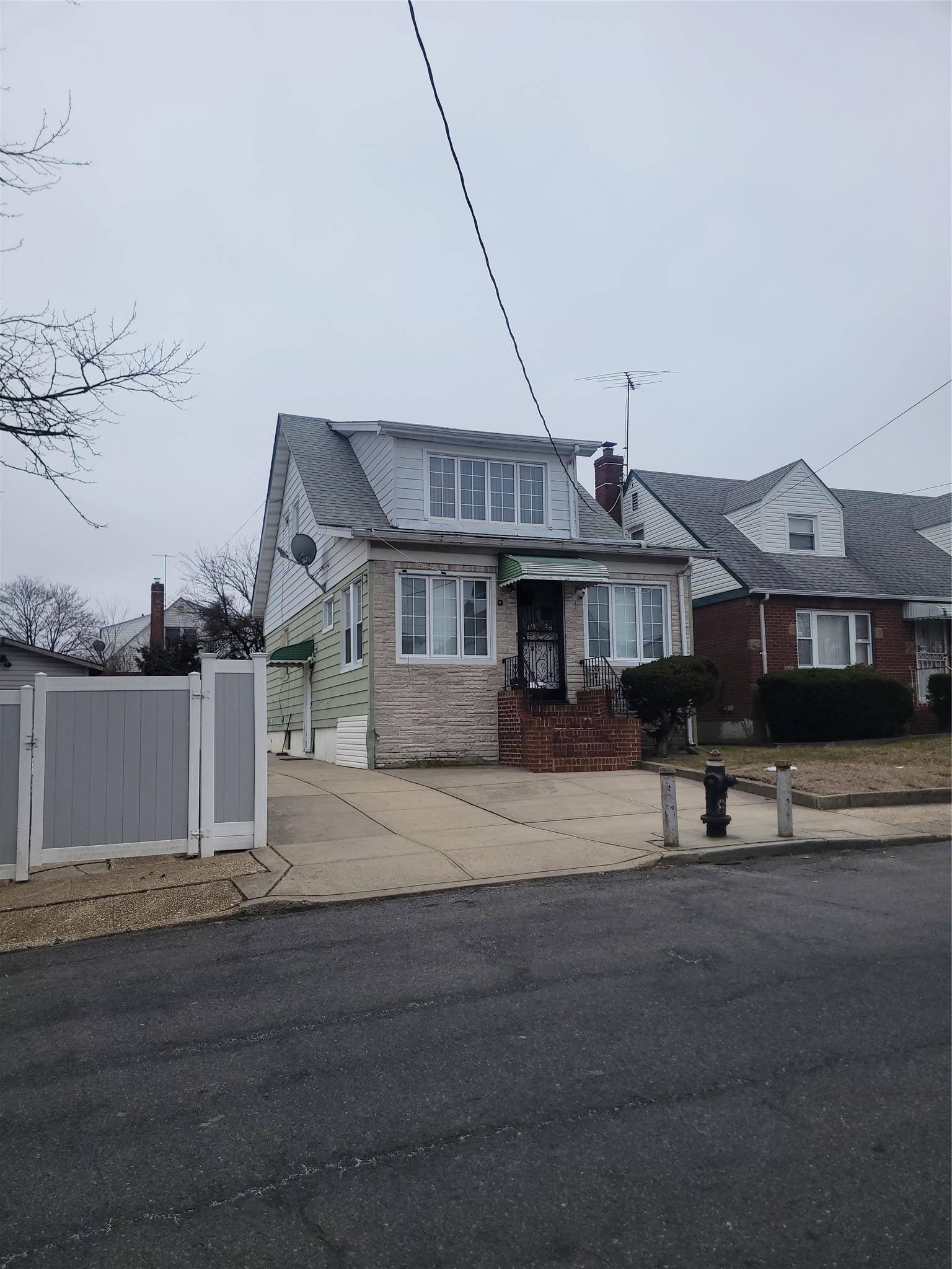 Saint Albans, NY 11412,119-30 203rd ST