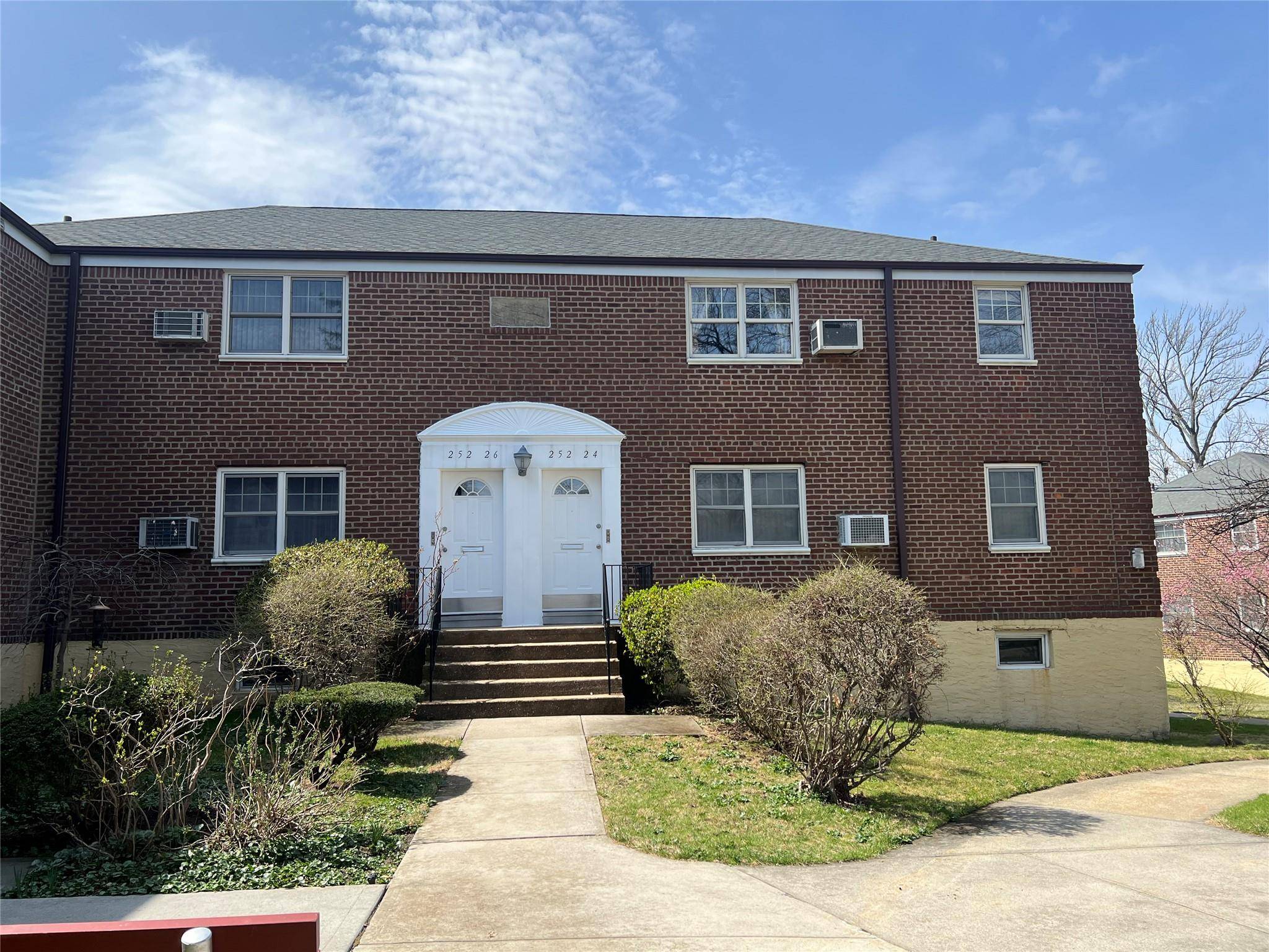 Little Neck, NY 11362,252-24 58 AVE #2FL