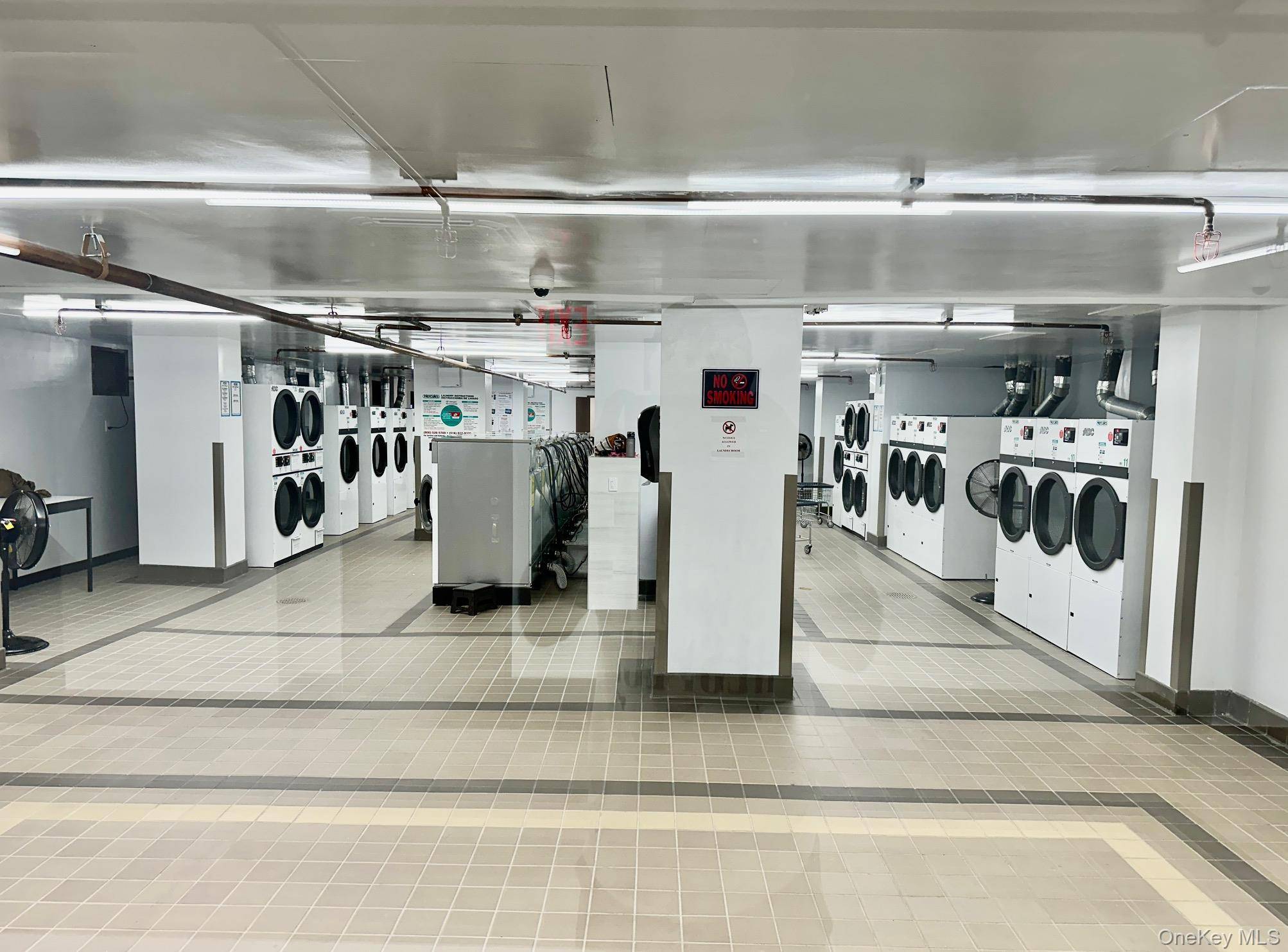 Forest Hills, NY 11375,61-20 Grand Central Pkwy #A1402