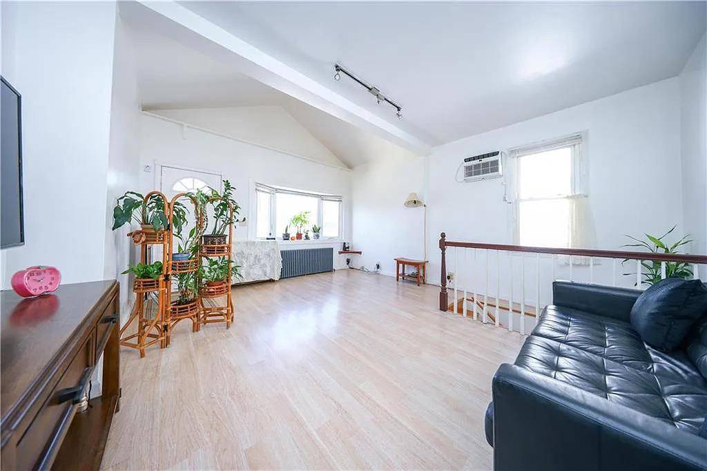 Staten Island, NY 11306,34 Finley