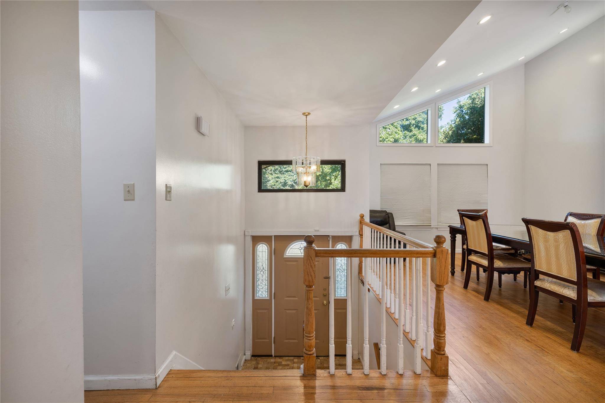 Spring Valley, NY 10977,57 S Cole CT