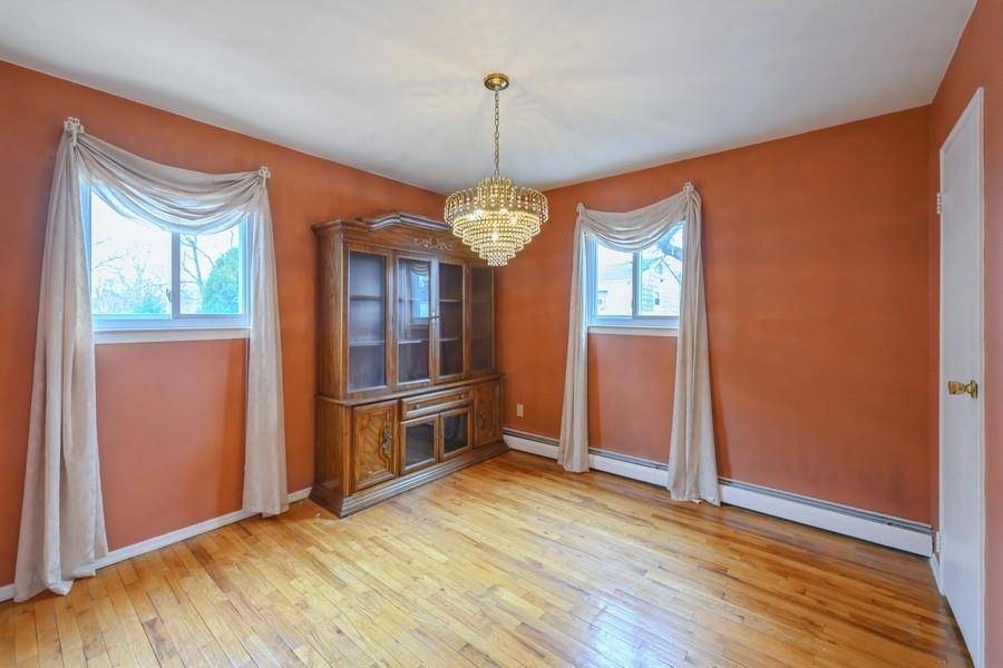 Huntington Station, NY 11746,15 Crawford CT
