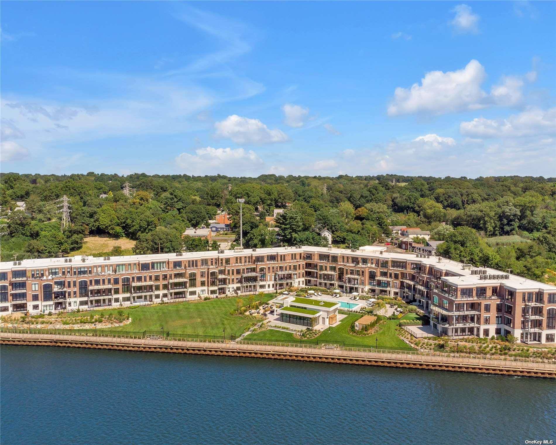 Glenwood Landing, NY 11547,10 Shore RD #309