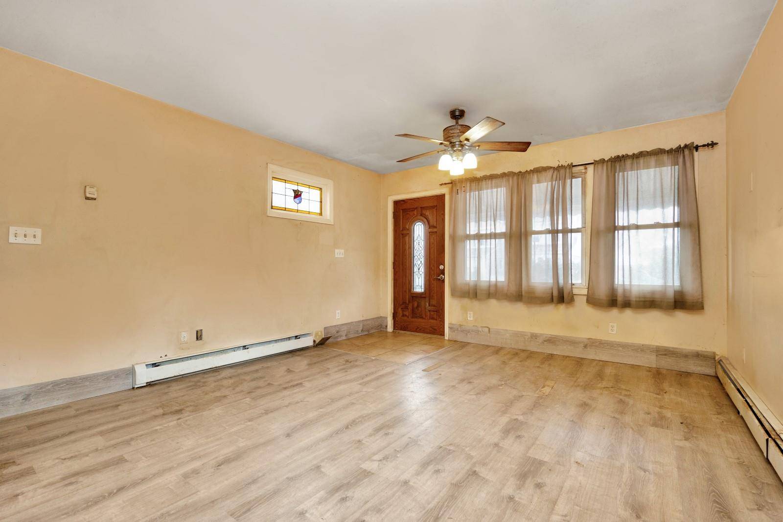 Glen Oaks, NY 11004,254-11 82nd RD