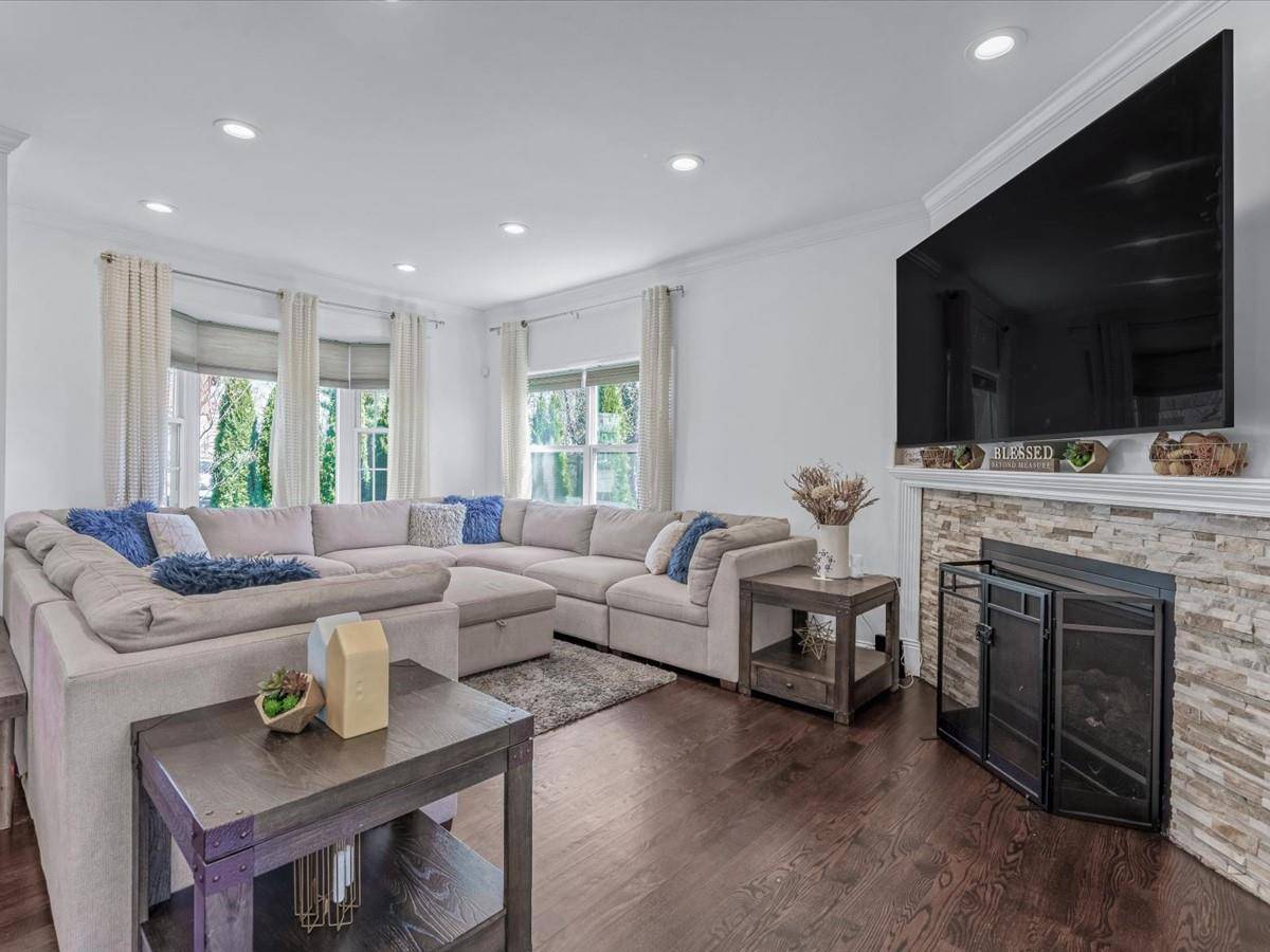 Yonkers, NY 10710,10 Sudbury PL
